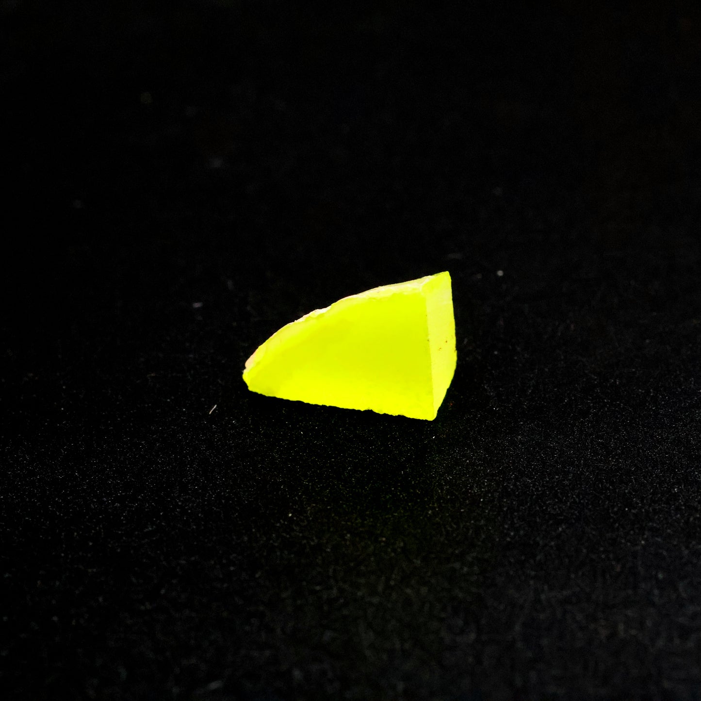 GAGG Lumogarnet Rough β Neon Yellow Fluorescent Crystal with Afterglow
