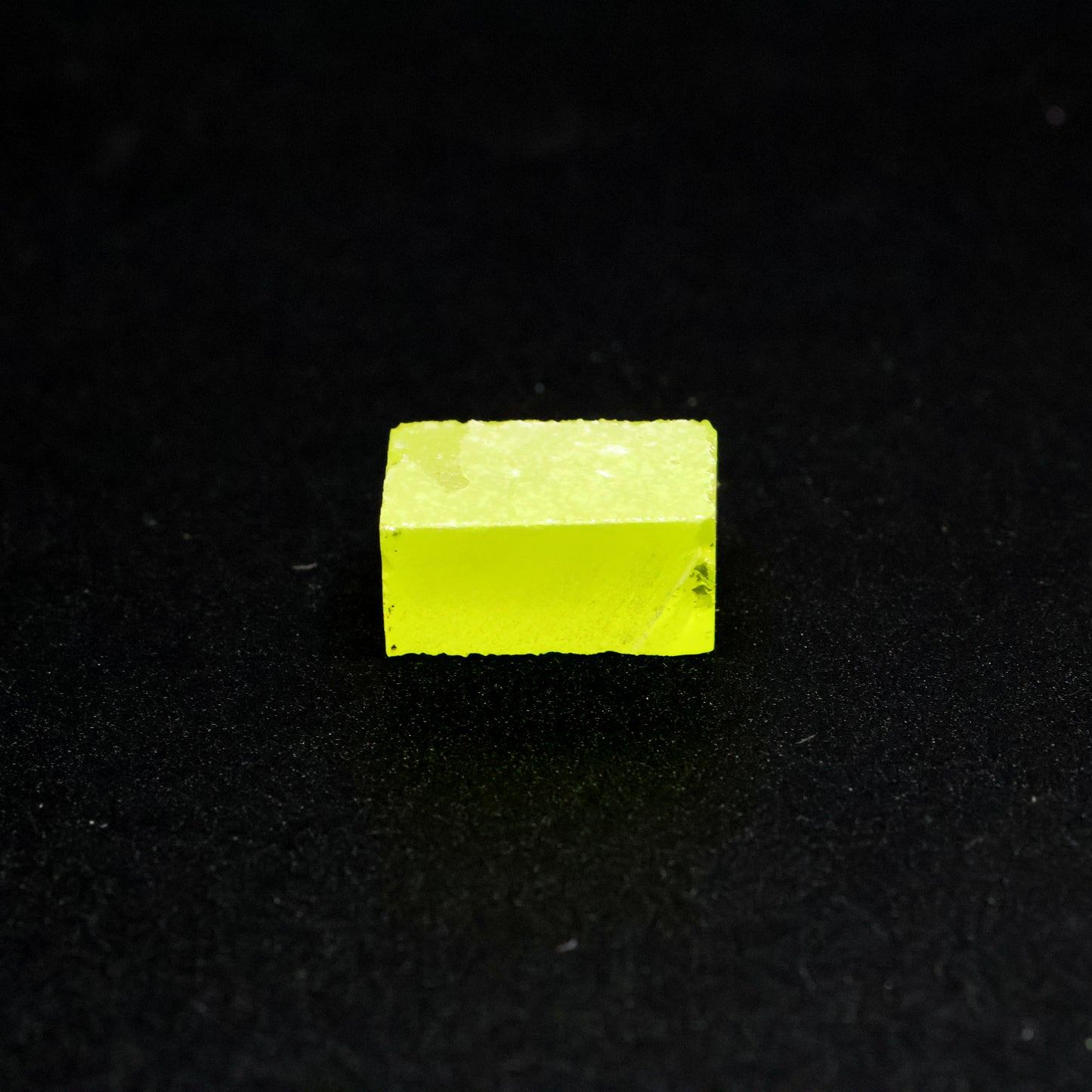 GAGG Lumogarnet Rough β Neon Yellow Fluorescent Crystal with Afterglow