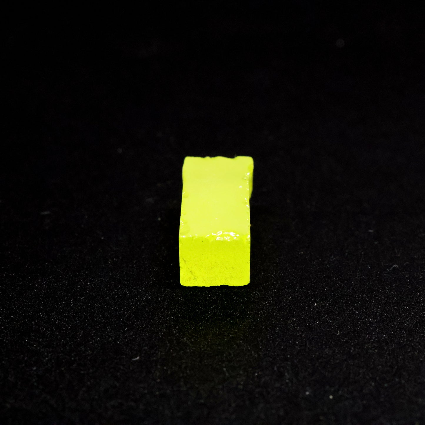 GAGG Lumogarnet Rough β Neon Yellow Fluorescent Crystal with Afterglow