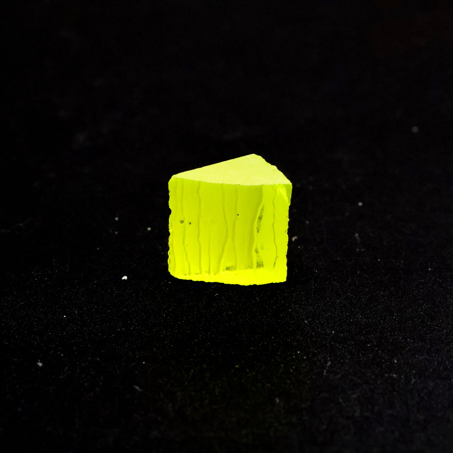 GAGG Lumogarnet Rough β Neon Yellow Fluorescent Crystal with Afterglow