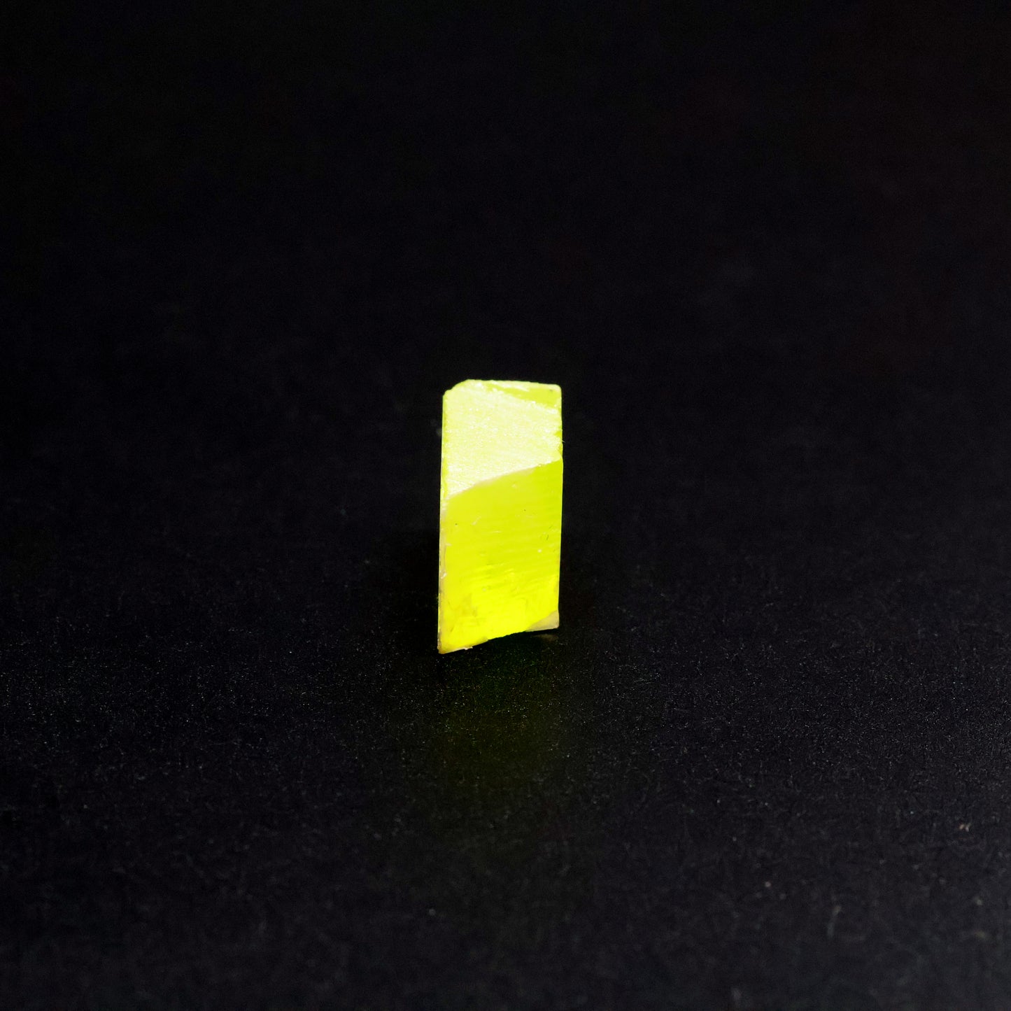 GAGG Lumogarnet Rough β Neon Yellow Fluorescent Crystal with Afterglow