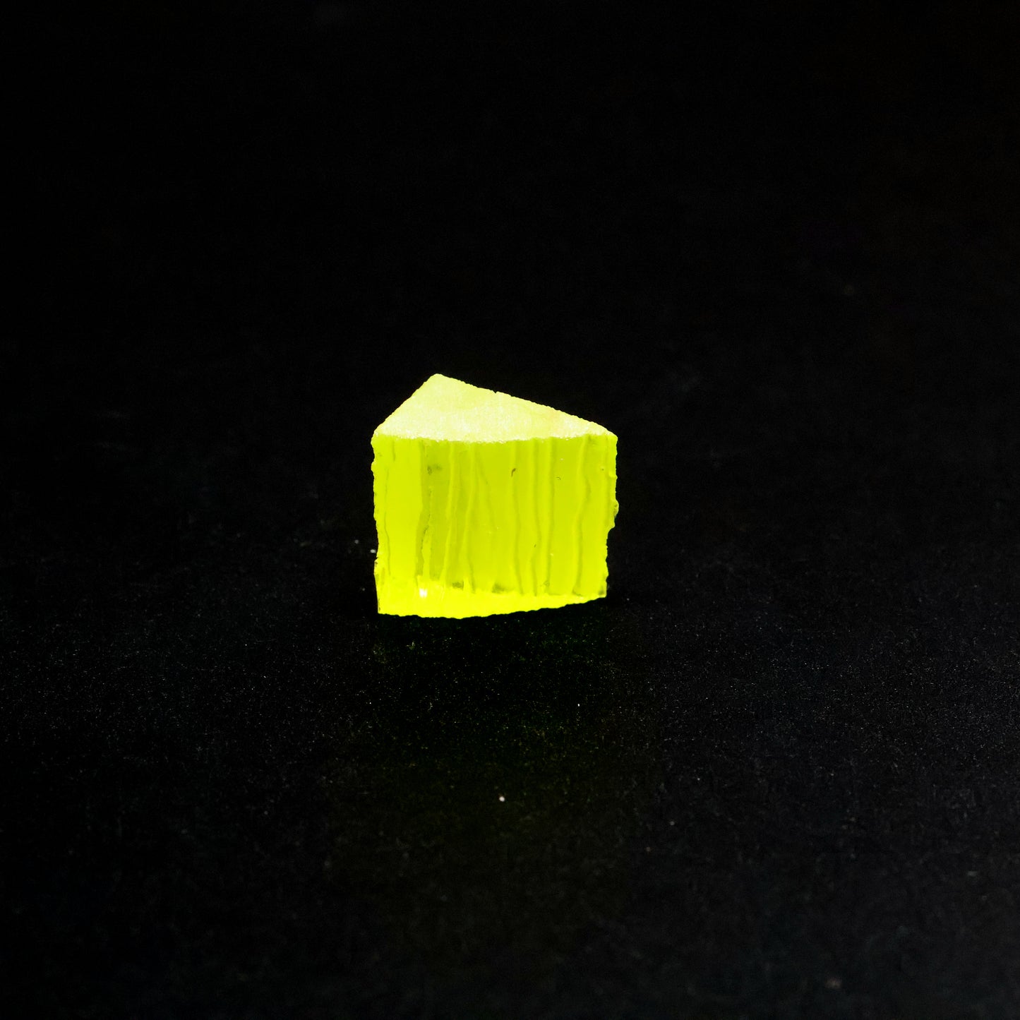 GAGG Lumogarnet Rough β Neon Yellow Fluorescent Crystal with Afterglow