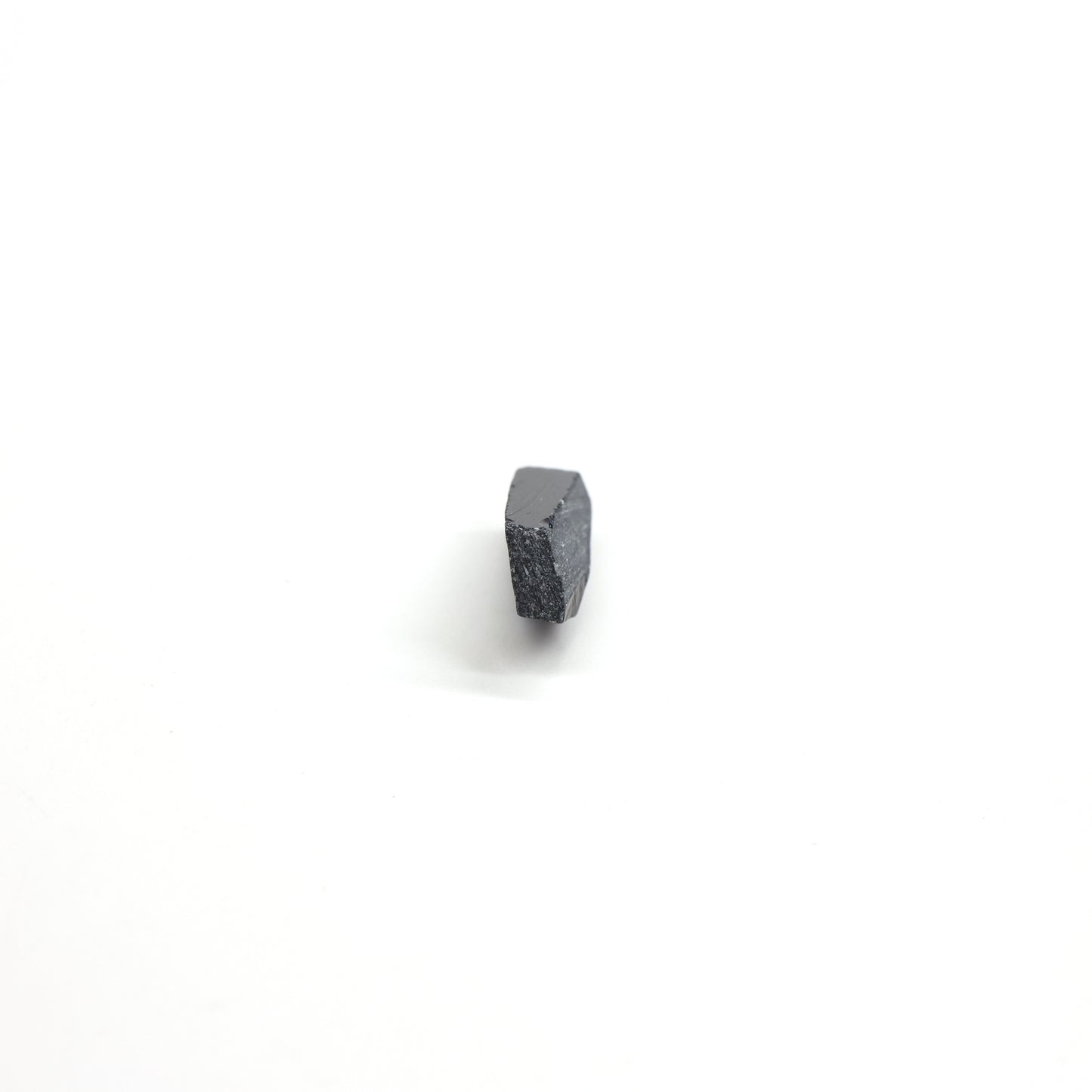 Dark Blue Synthetic Rutile Grade A - Faceting Rough