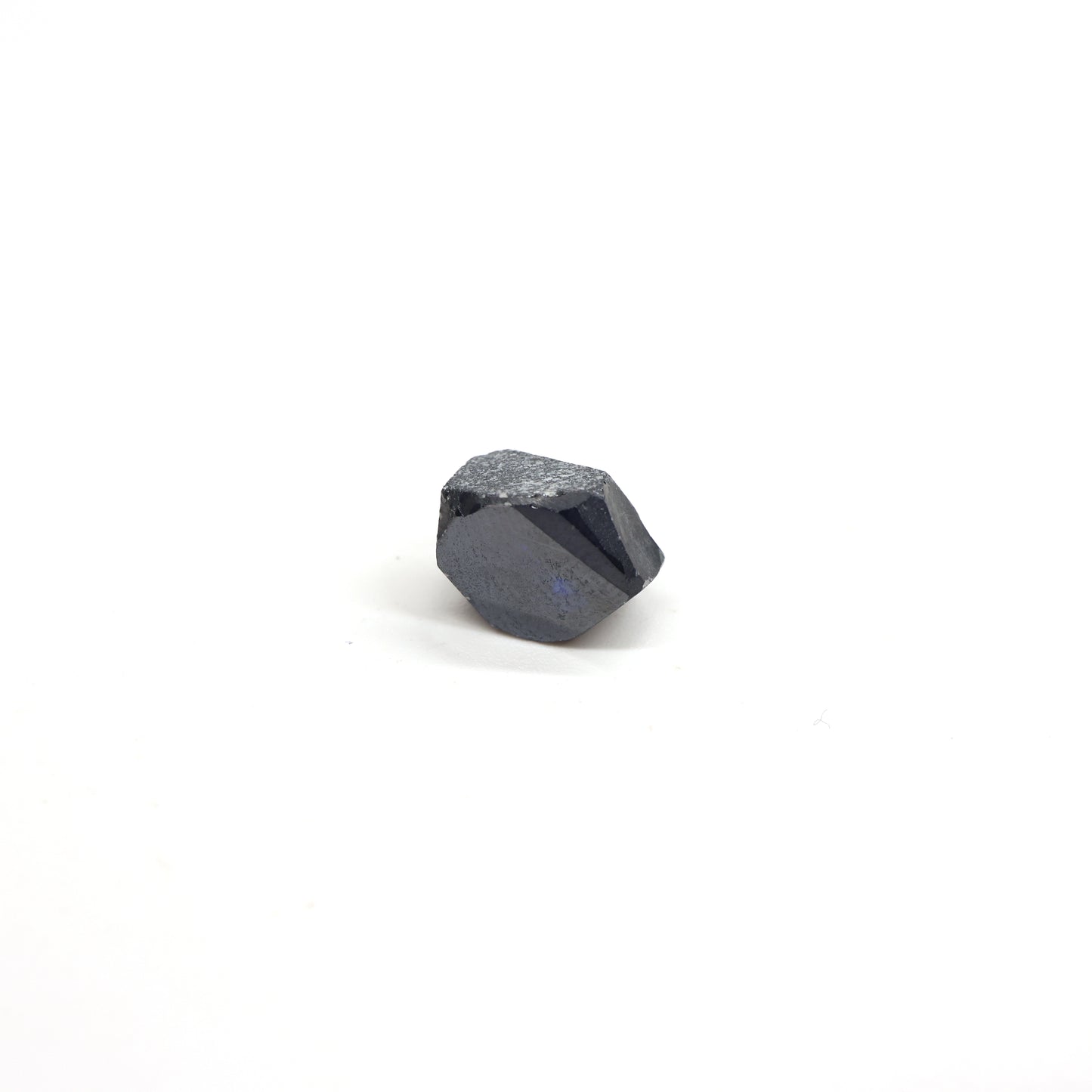 Dark Blue Synthetic Rutile Grade A - Faceting Rough