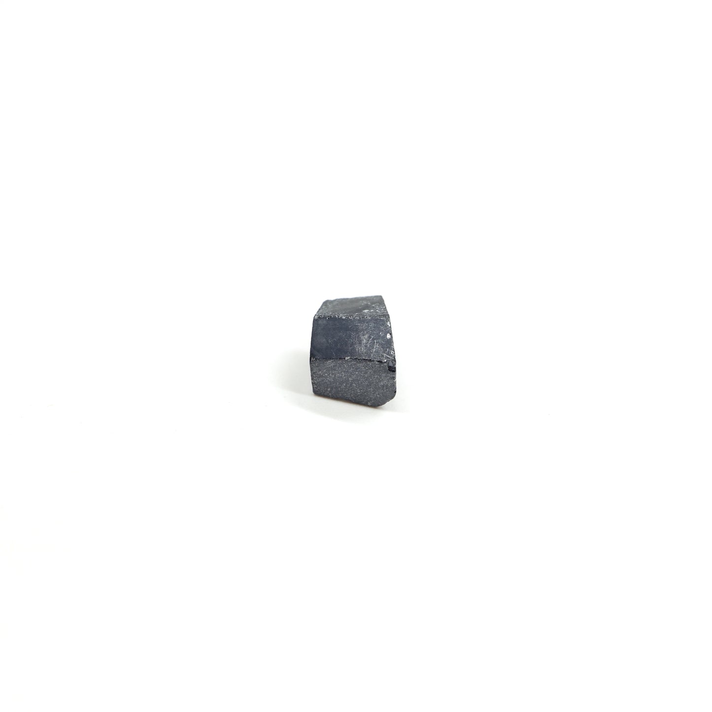 Dark Blue Synthetic Rutile Grade A - Faceting Rough