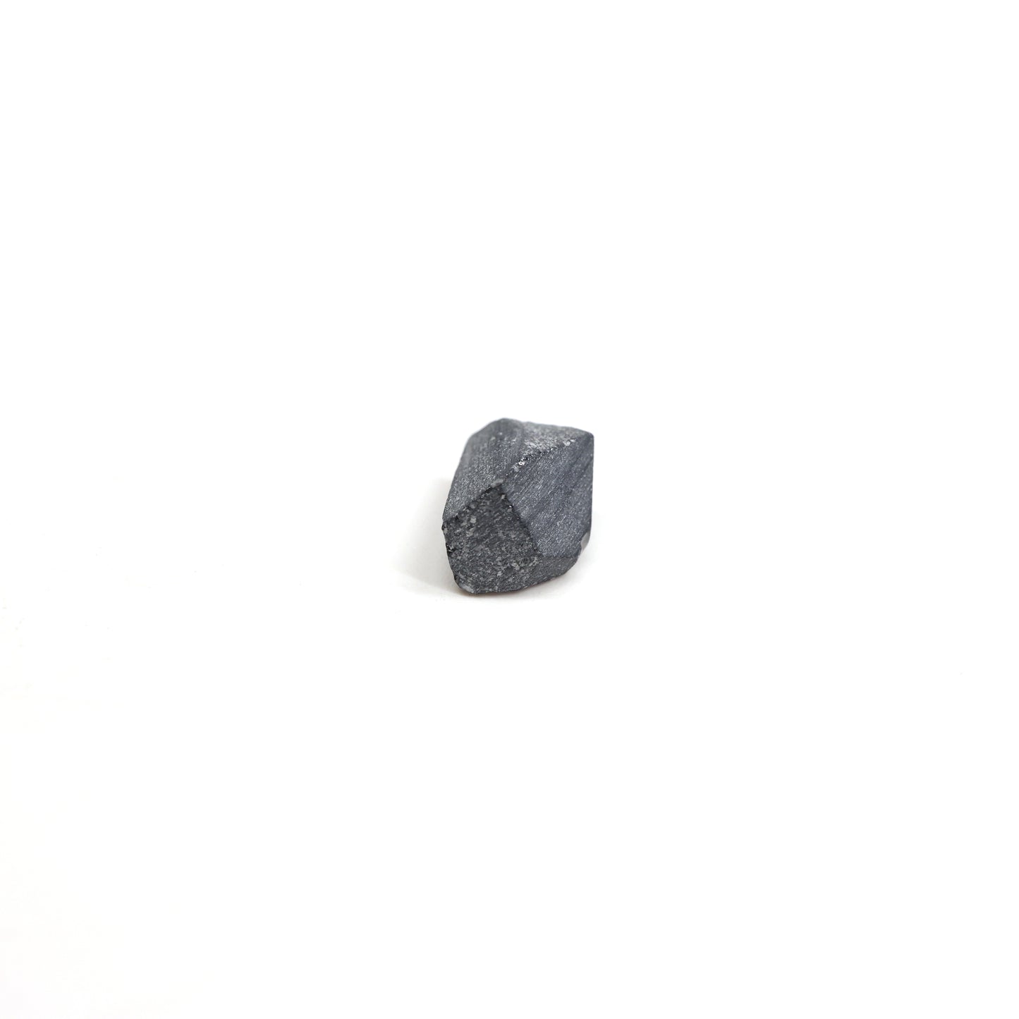 Dark Blue Synthetic Rutile Grade A - Faceting Rough