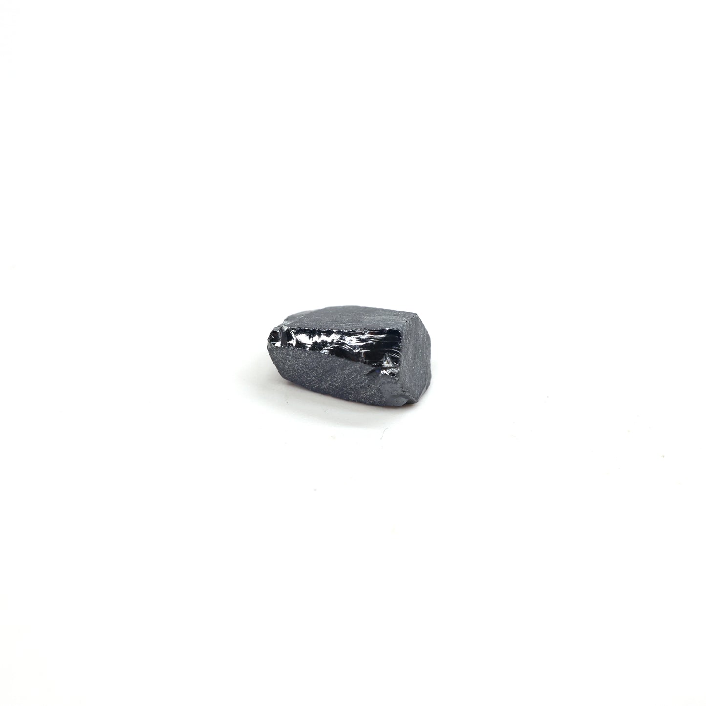 Dark Blue Synthetic Rutile Grade A - Faceting Rough