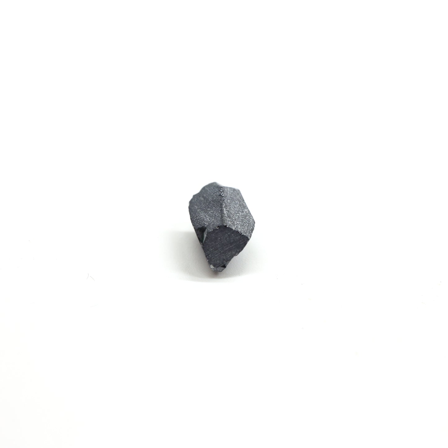 Dark Blue Synthetic Rutile Grade A - Faceting Rough