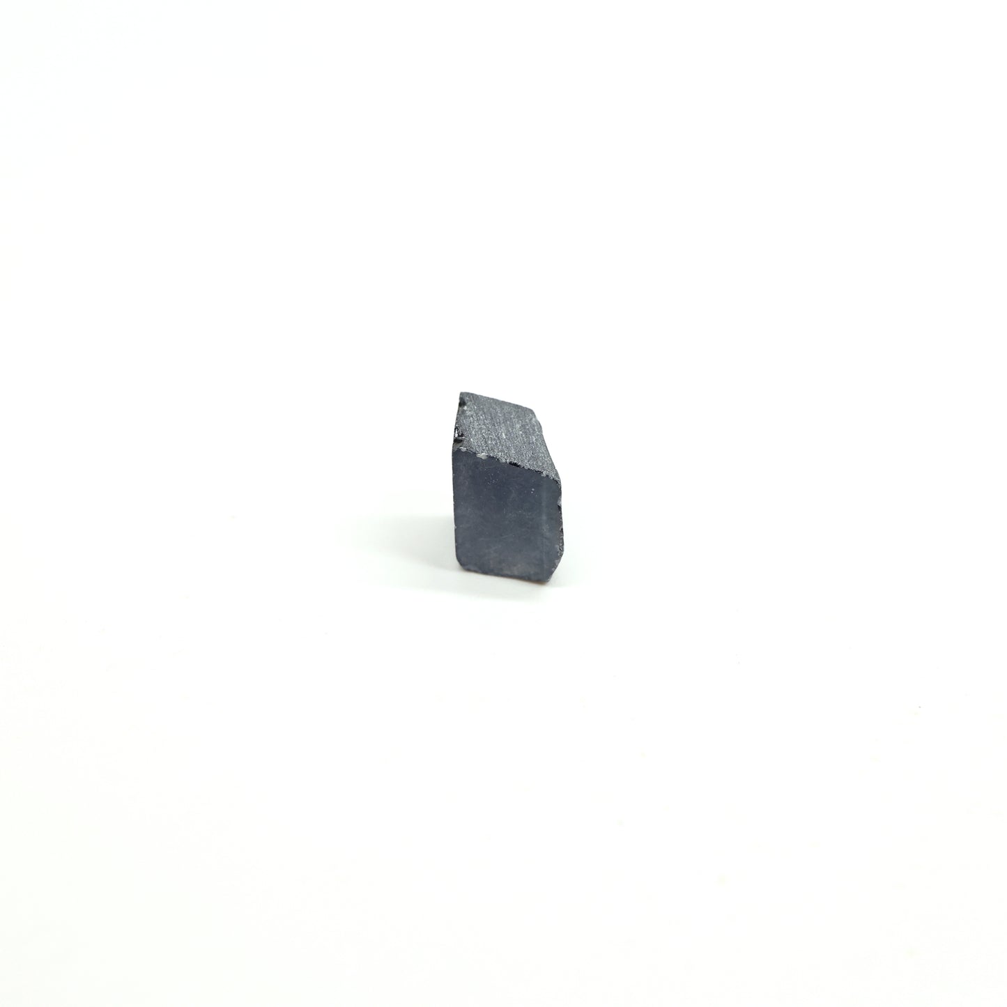 Dark Blue Synthetic Rutile Grade A - Faceting Rough
