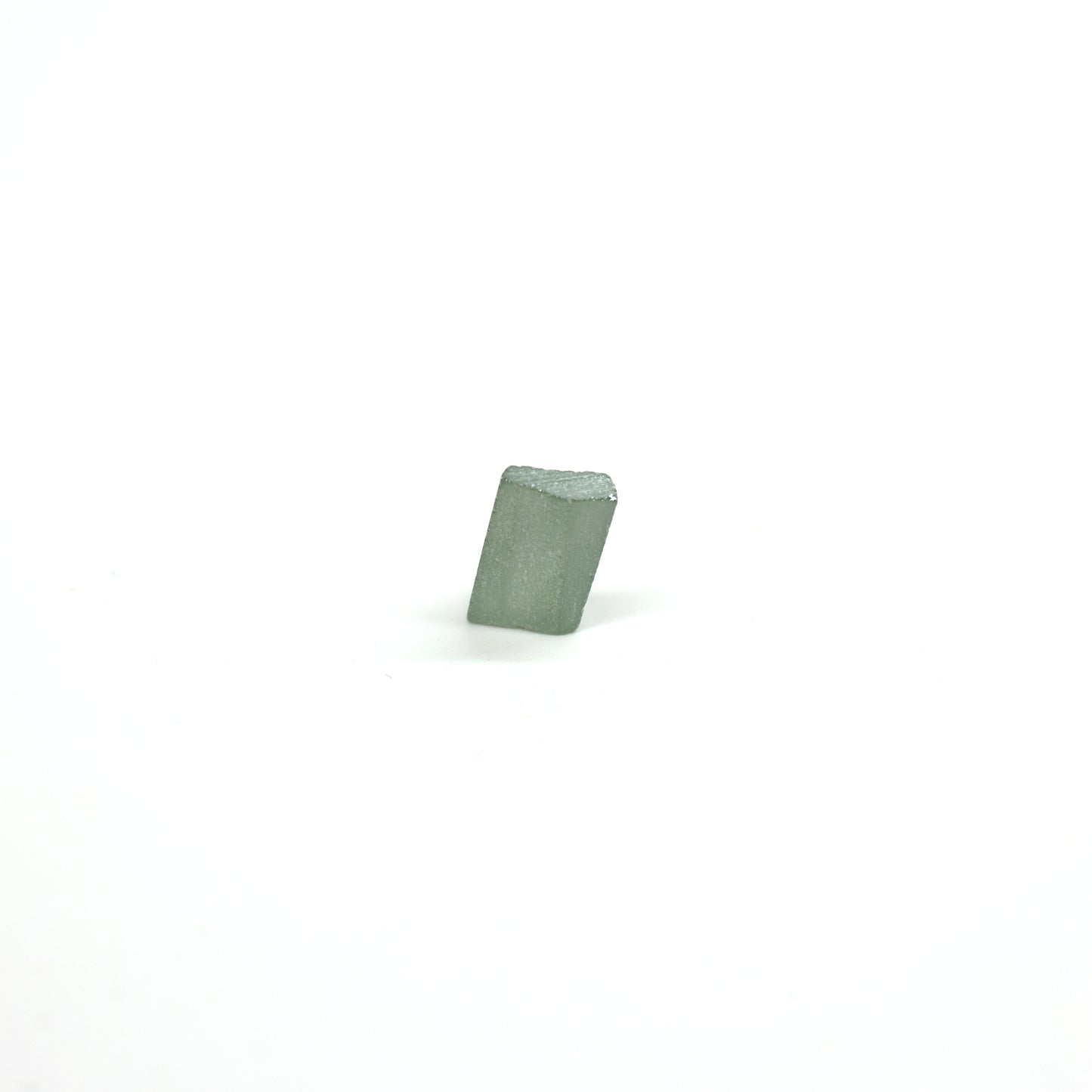 Green Synthetic Rutile Grade A - Faceting Rough