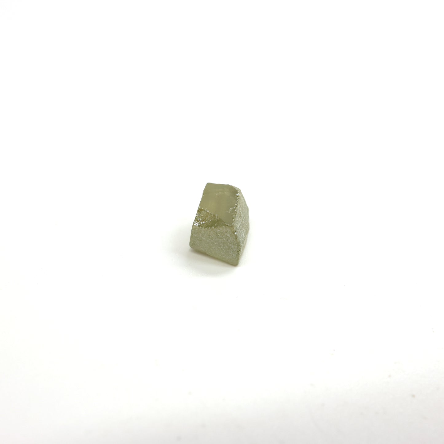 Green Synthetic Rutile Grade A - Faceting Rough
