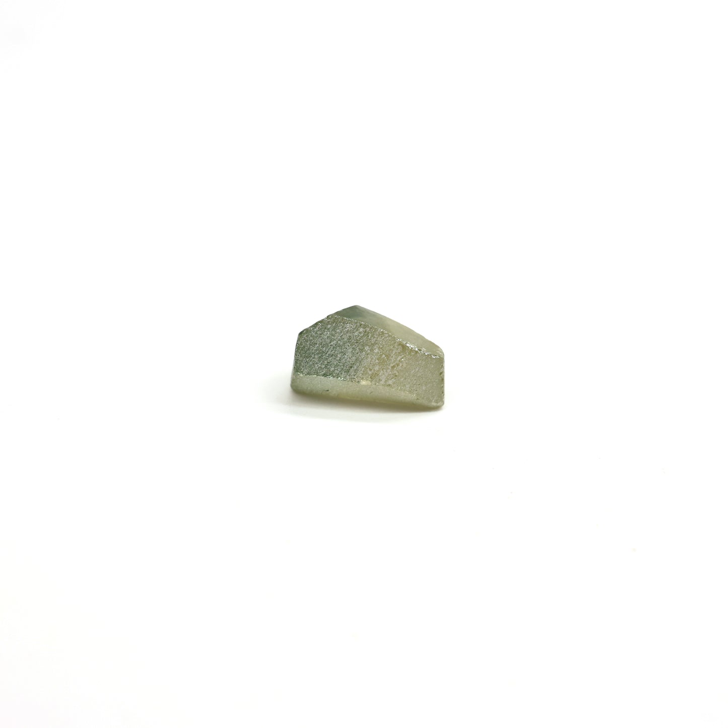 Green Synthetic Rutile Grade A - Faceting Rough