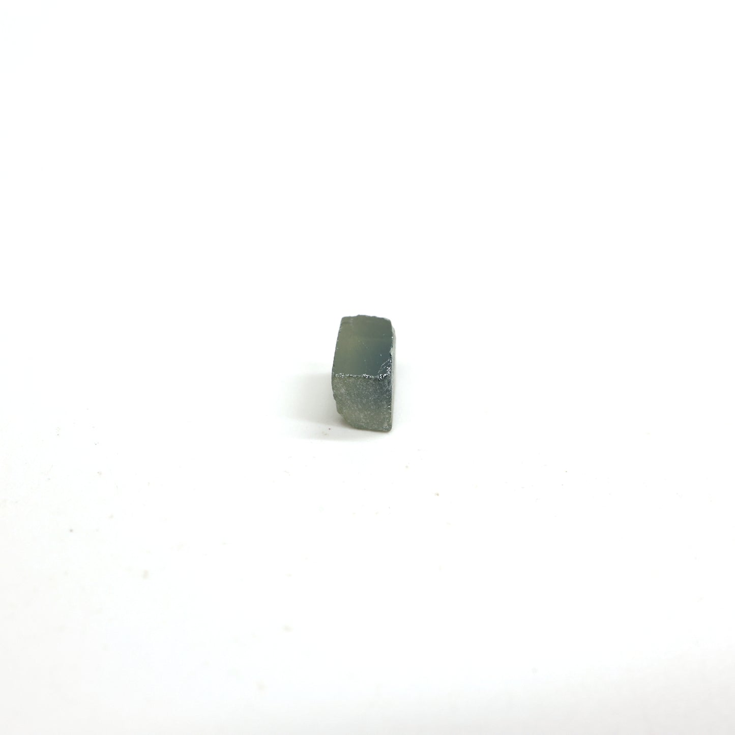 Green Synthetic Rutile Grade A - Faceting Rough