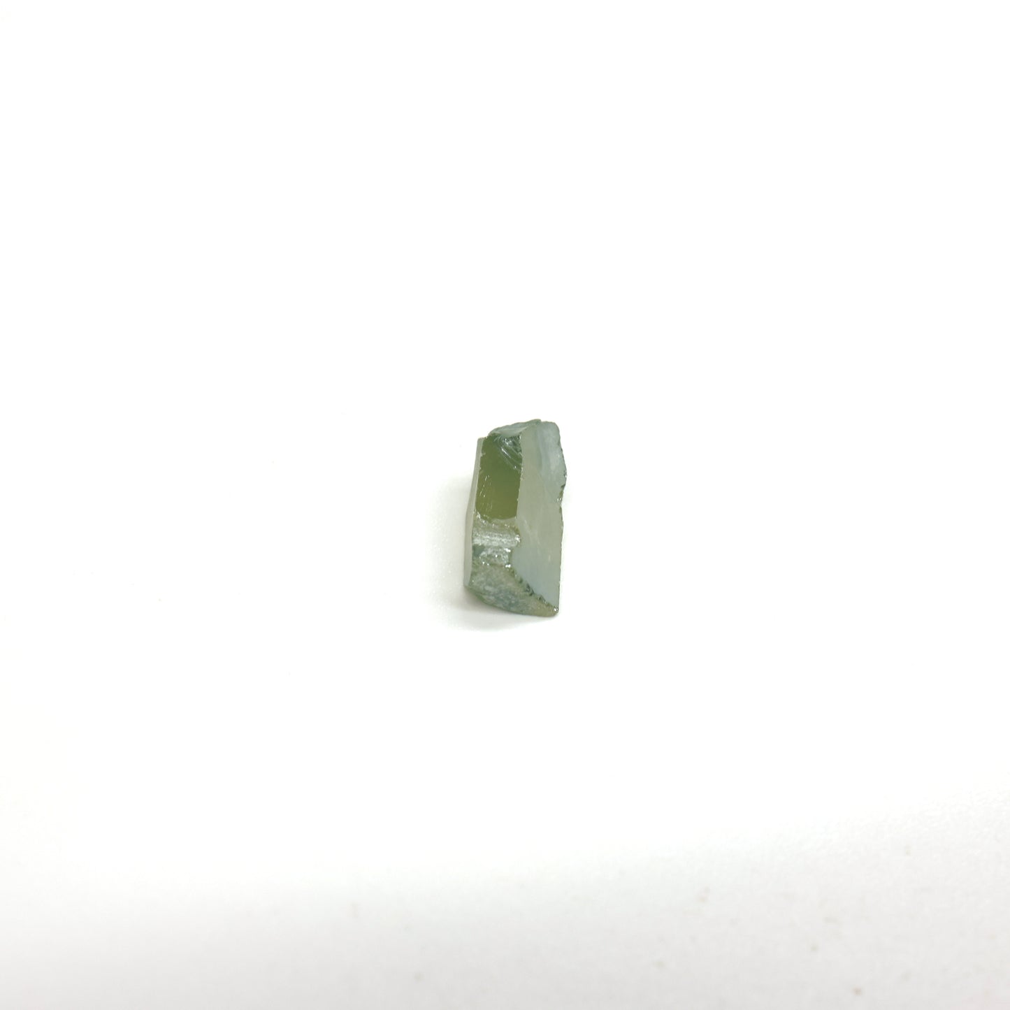Green Synthetic Rutile Grade A - Faceting Rough