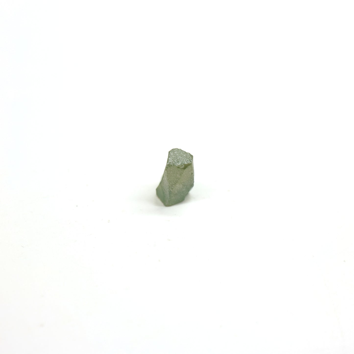 Green Synthetic Rutile Grade A - Faceting Rough