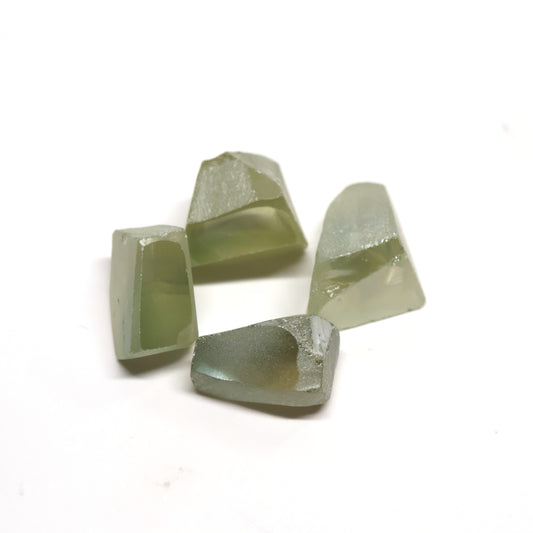 Green Synthetic Rutile Grade A - Faceting Rough