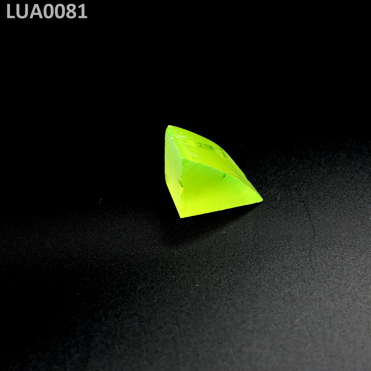 Lutetium Aluminum Garnet LuAG : LUA0081
