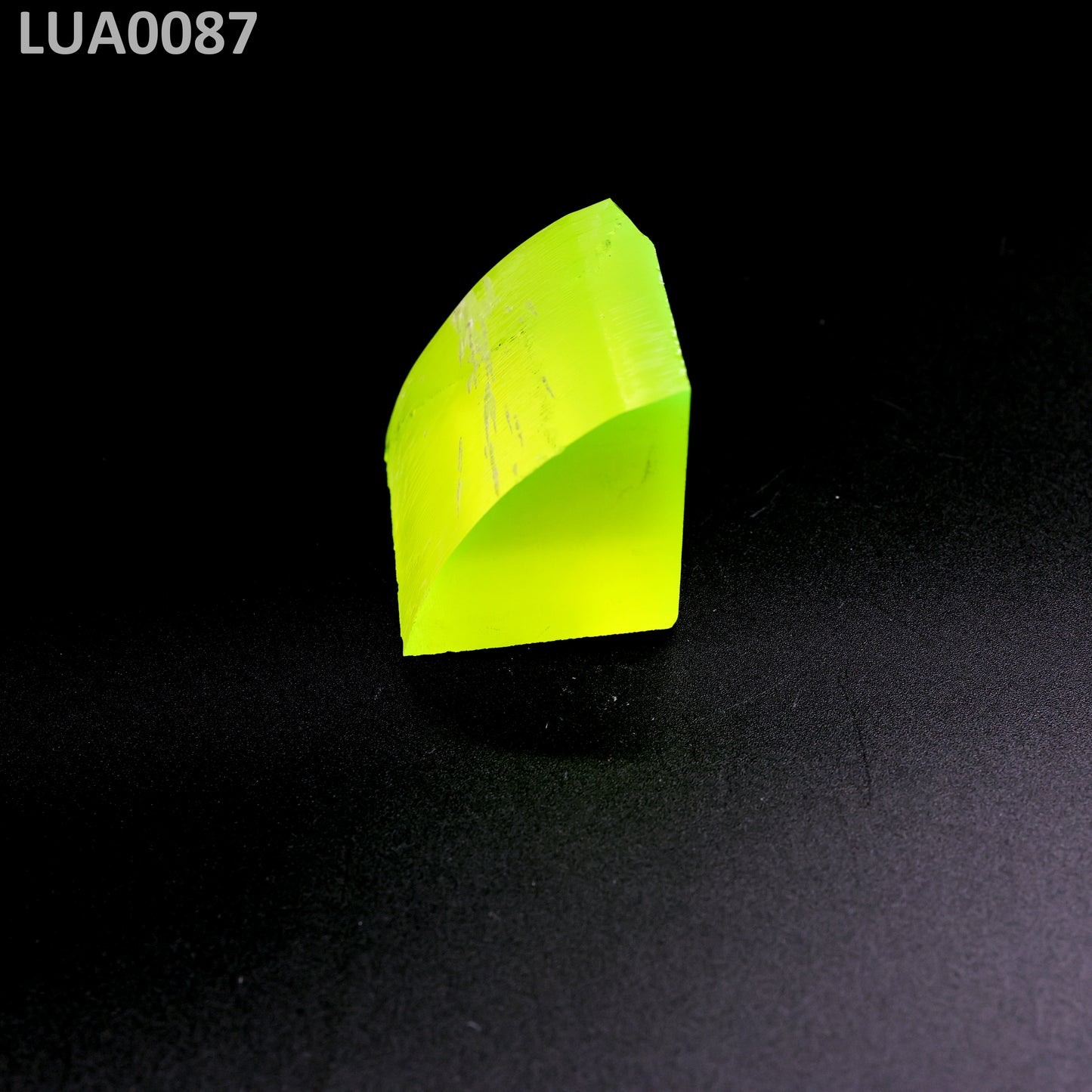 Lutetium Aluminum Garnet LuAG : LUA0087