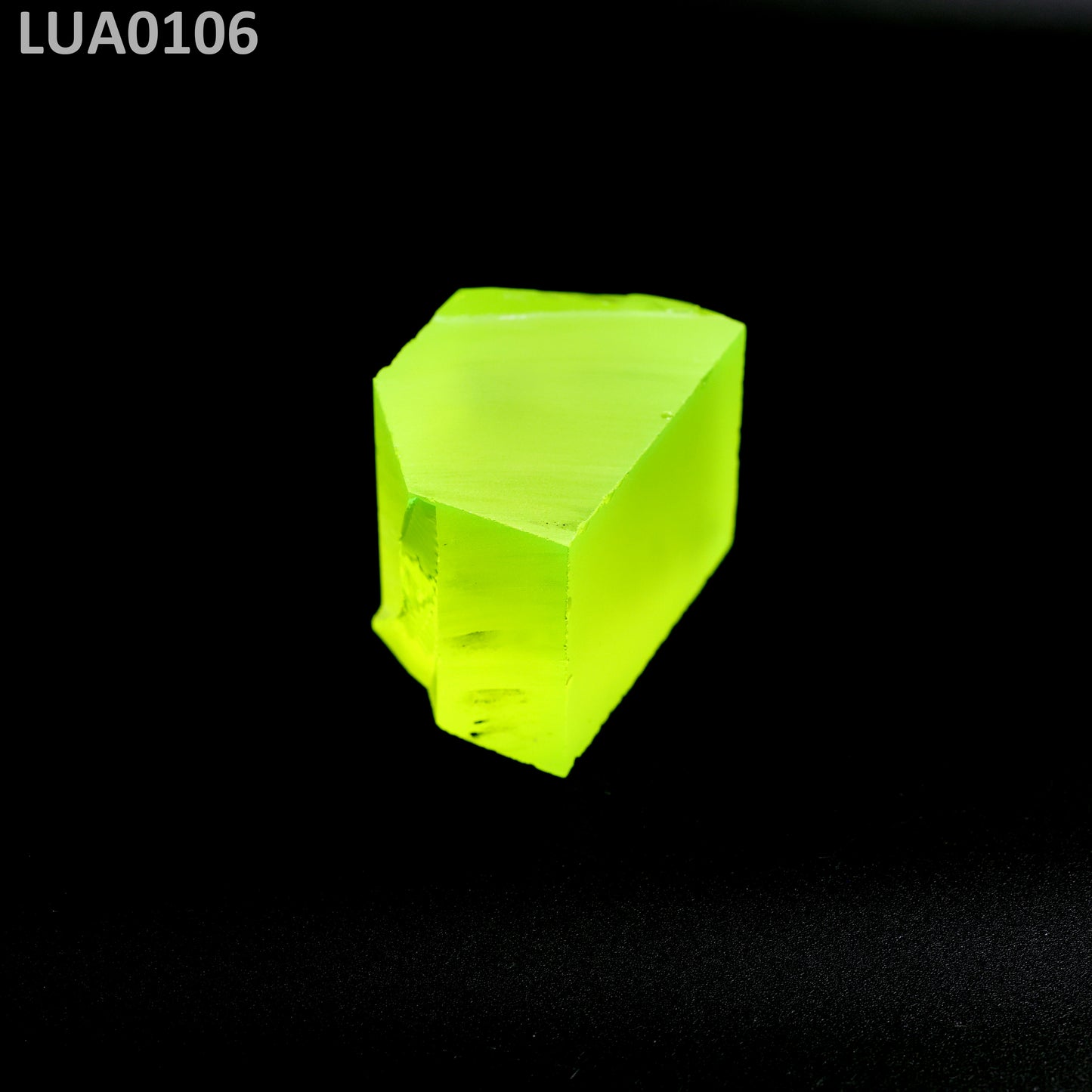 Lutetium Aluminum Garnet LuAG : LUA0106