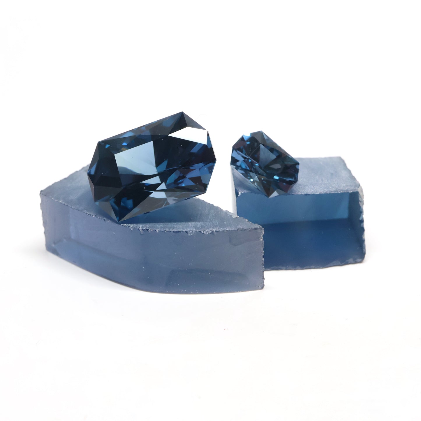 High Teal Color-Change Sapphire : #END