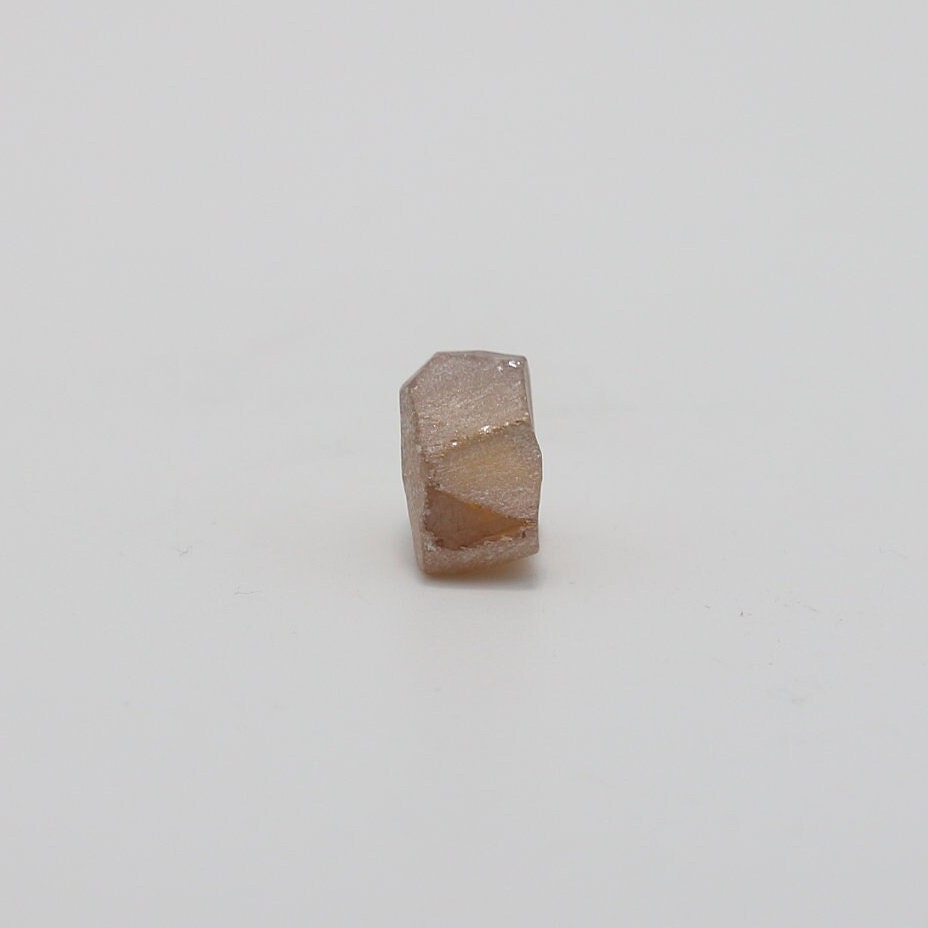 Rutile (light orange) - 19.2 Carats - Grade A - Faceting Rough for Gem Cutting