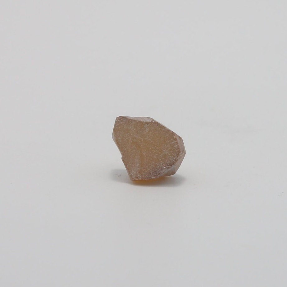 Rutile (light orange) - 19.2 Carats - Grade A - Faceting Rough for Gem Cutting