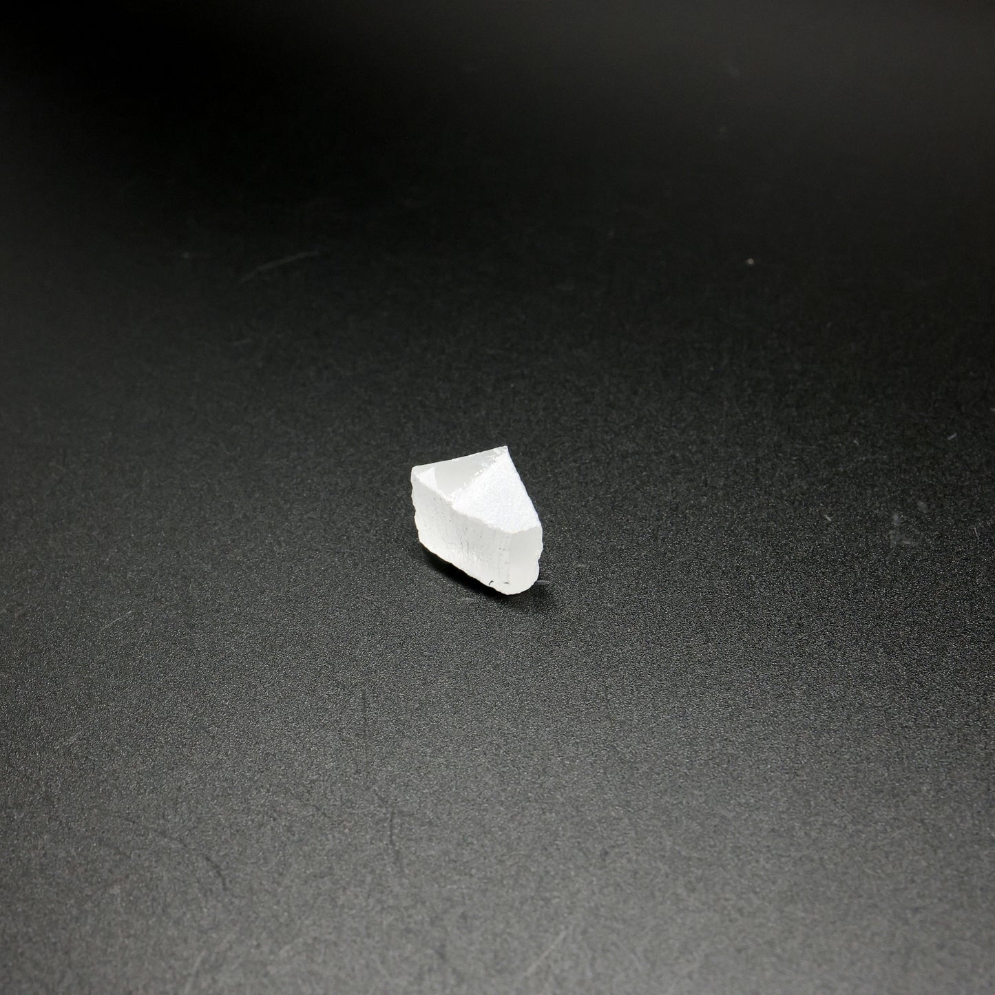 LYSO (Lutetium-Yttrium Oxyorthosilicate) Rough – High-Density Fluorescent Crystal