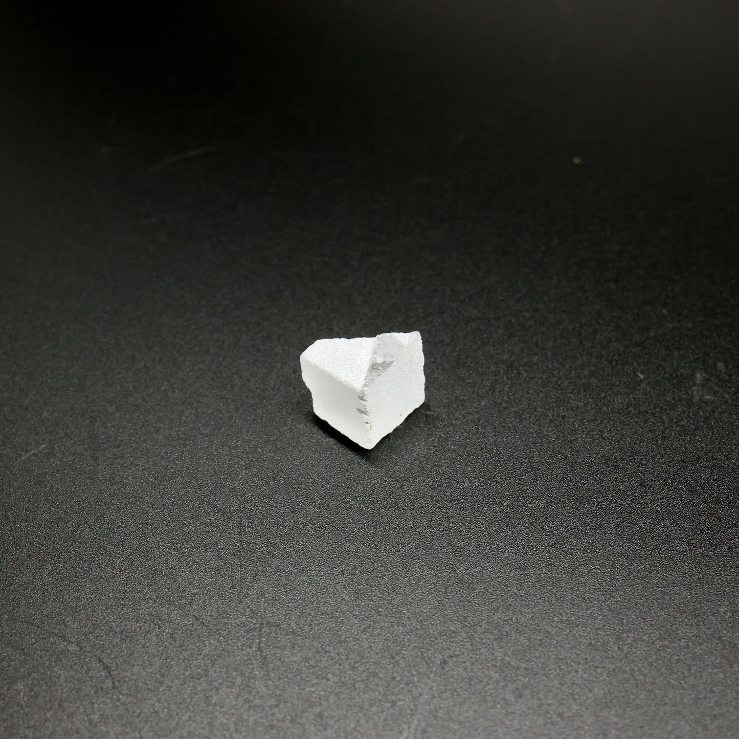 LYSO (Lutetium-Yttrium Oxyorthosilicate) Rough – High-Density Fluorescent Crystal