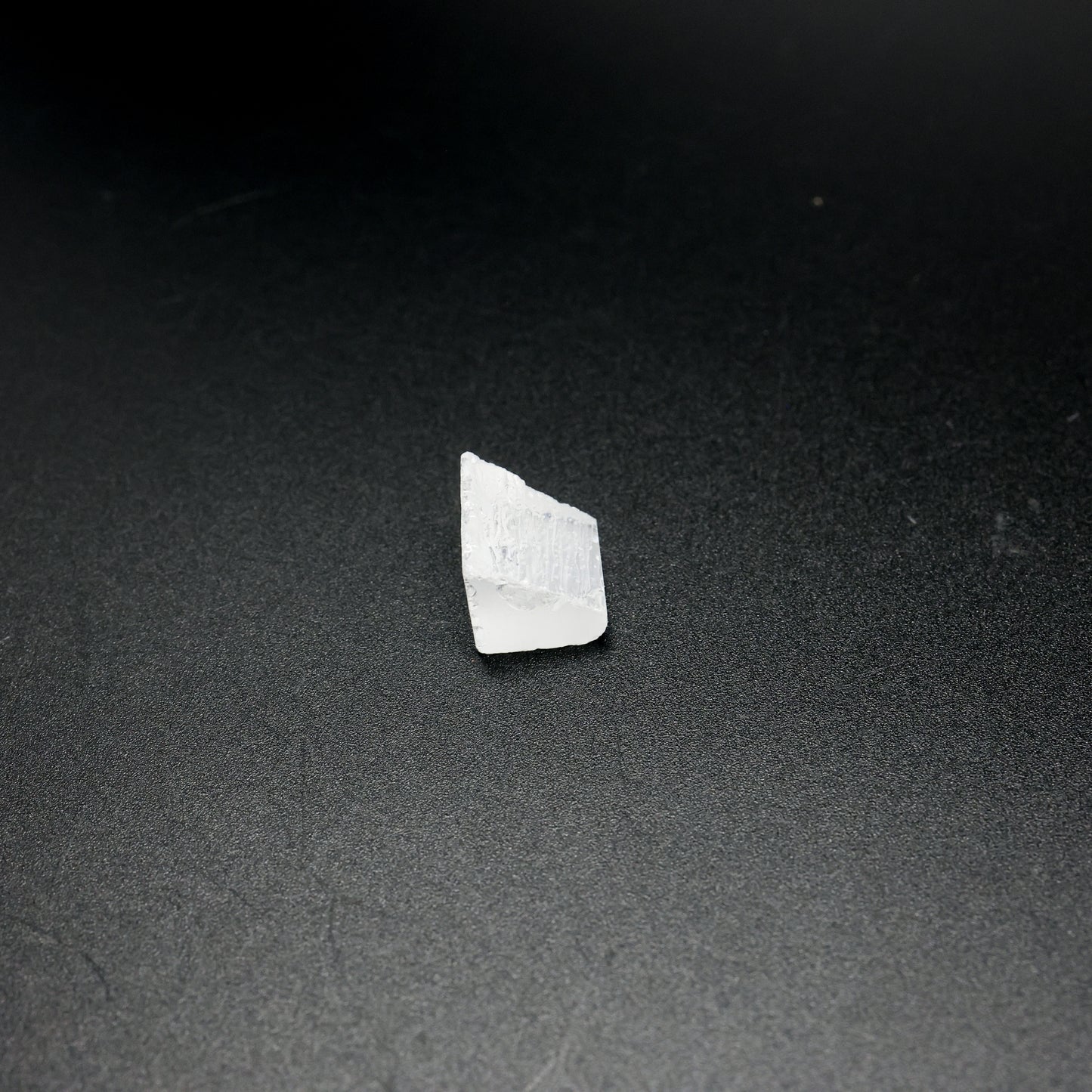 LYSO (Lutetium-Yttrium Oxyorthosilicate) Rough – High-Density Fluorescent Crystal
