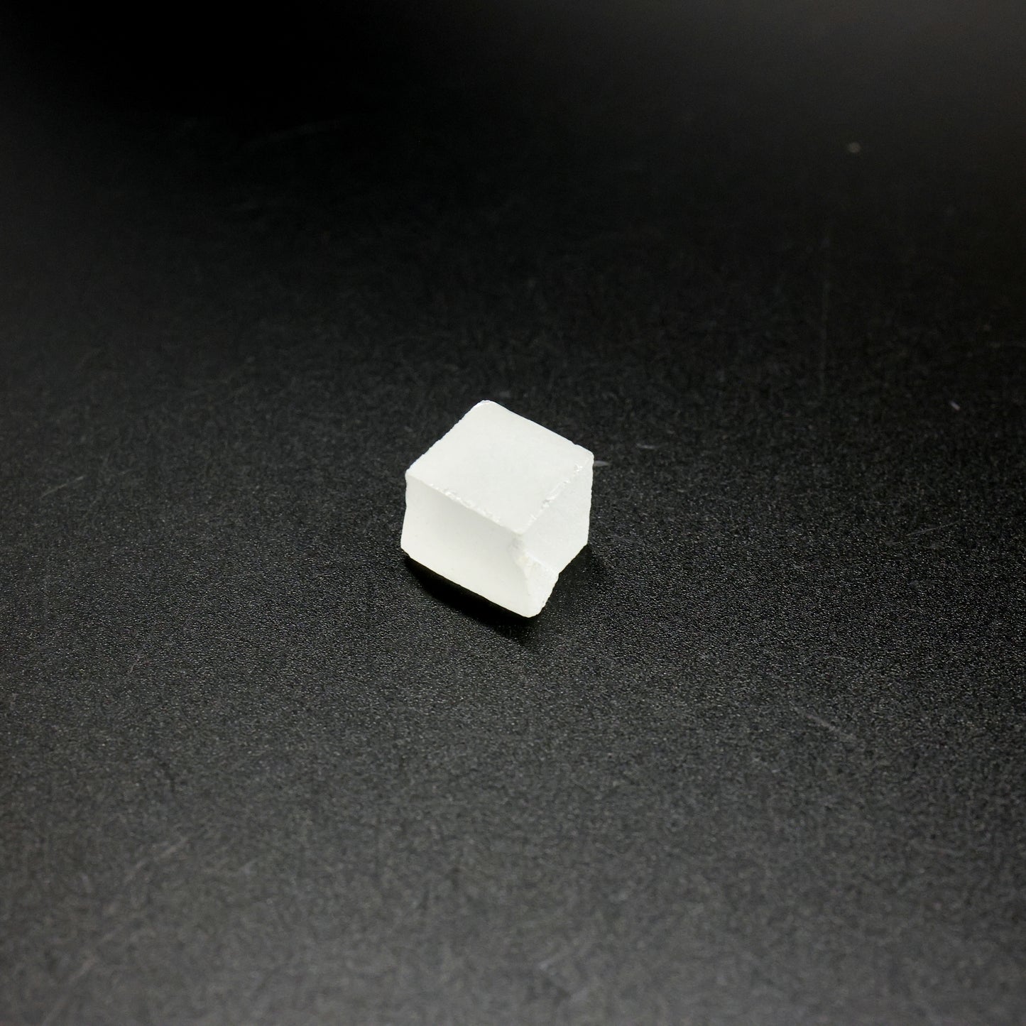 LYSO (Lutetium-Yttrium Oxyorthosilicate) Rough – High-Density Fluorescent Crystal