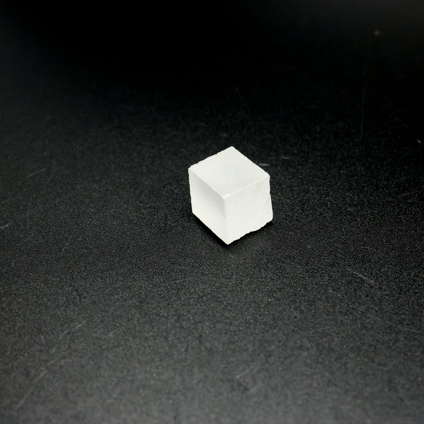 LYSO (Lutetium-Yttrium Oxyorthosilicate) Rough – High-Density Fluorescent Crystal