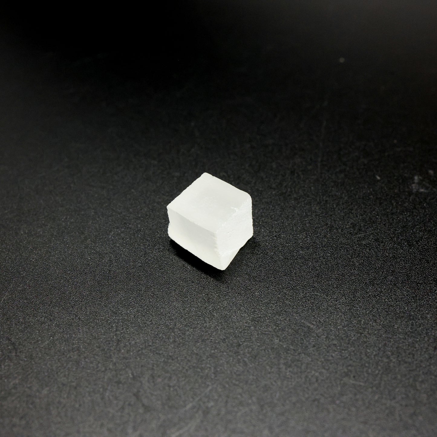 LYSO (Lutetium-Yttrium Oxyorthosilicate) Rough – High-Density Fluorescent Crystal