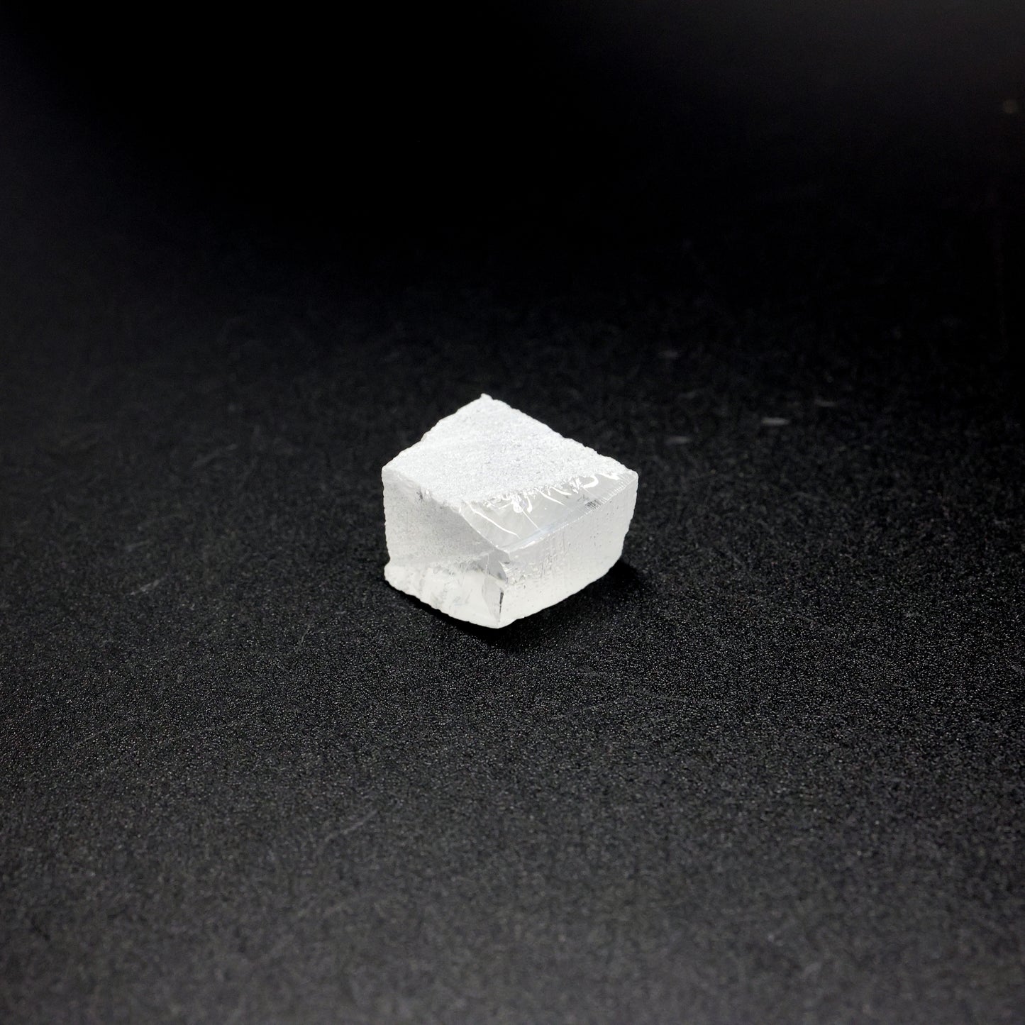 LYSO (Lutetium-Yttrium Oxyorthosilicate) Rough – High-Density Fluorescent Crystal
