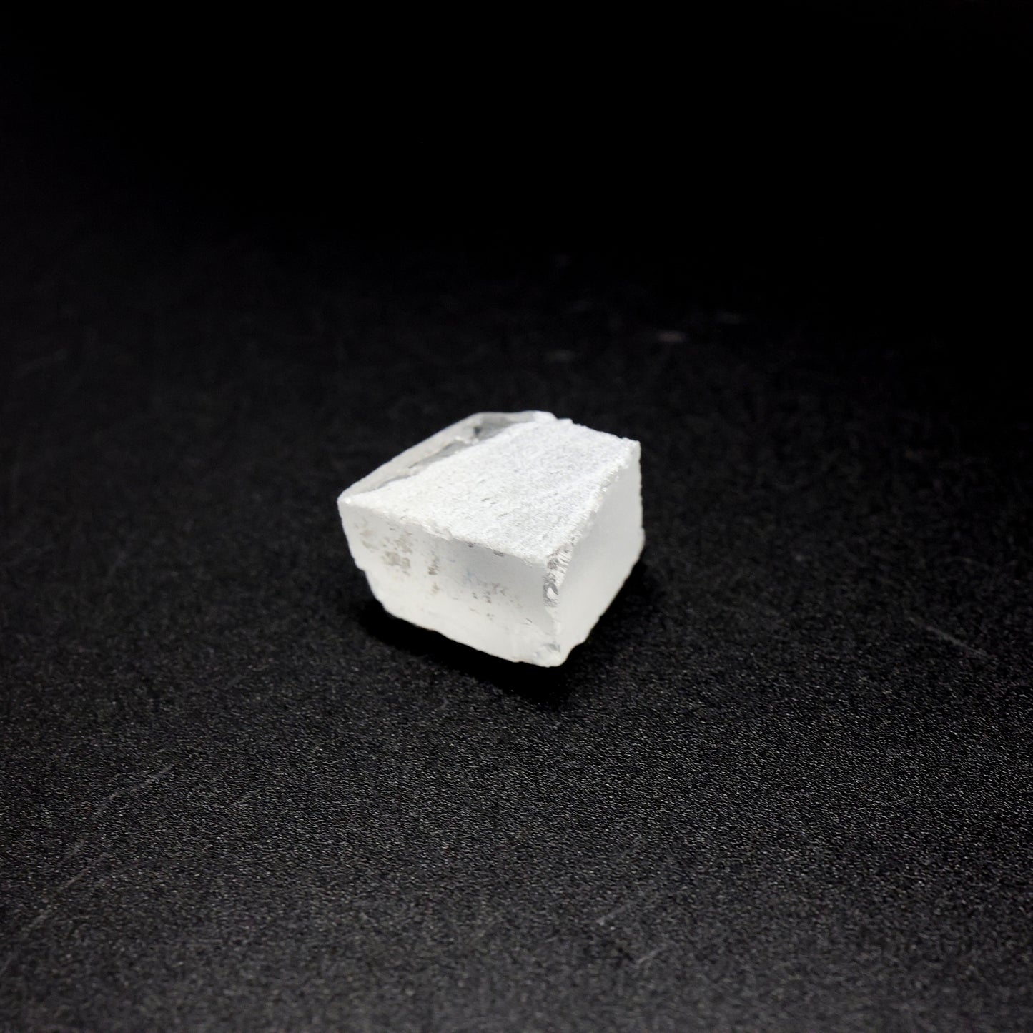 LYSO (Lutetium-Yttrium Oxyorthosilicate) Rough – High-Density Fluorescent Crystal