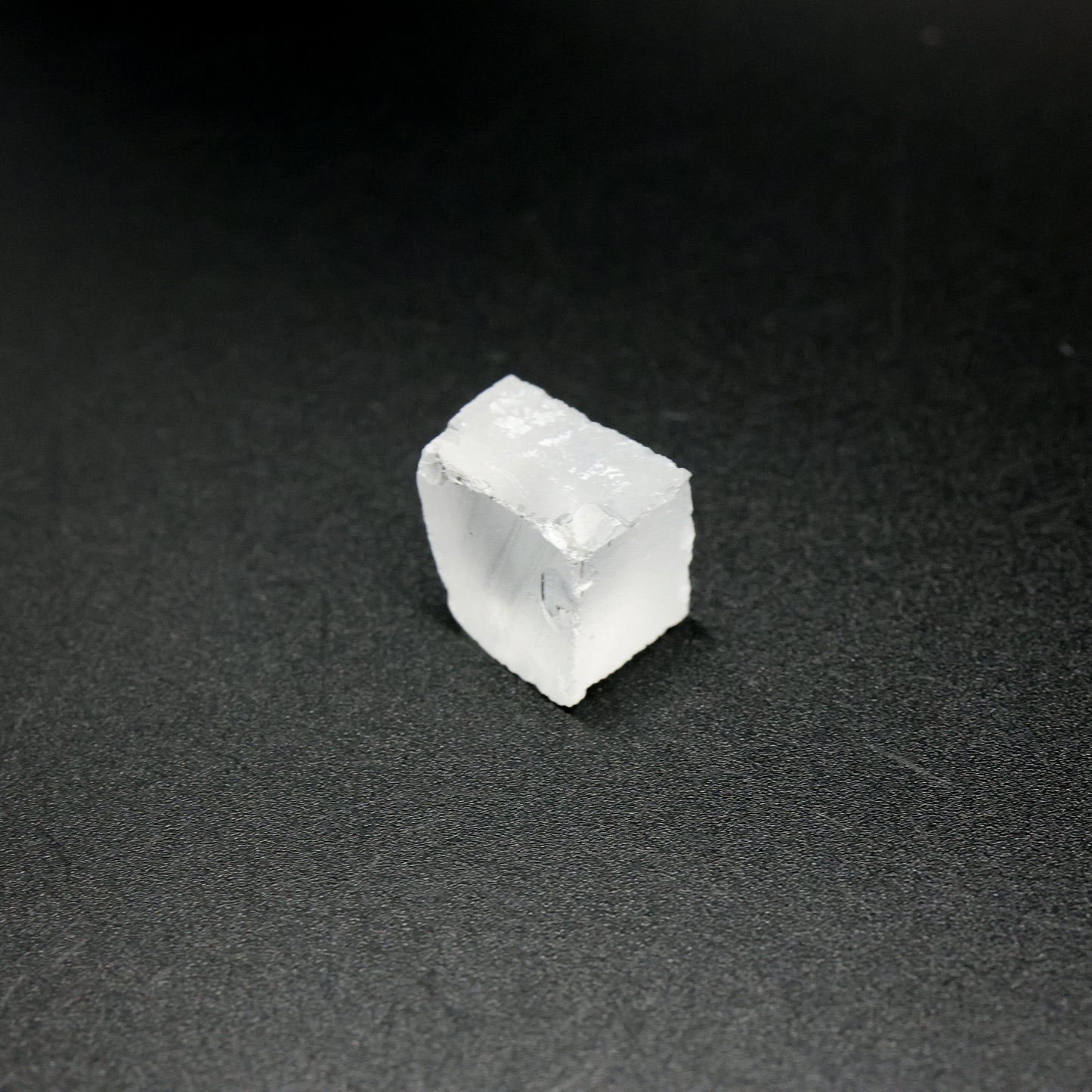 LYSO (Lutetium-Yttrium Oxyorthosilicate) Rough – High-Density Fluorescent Crystal