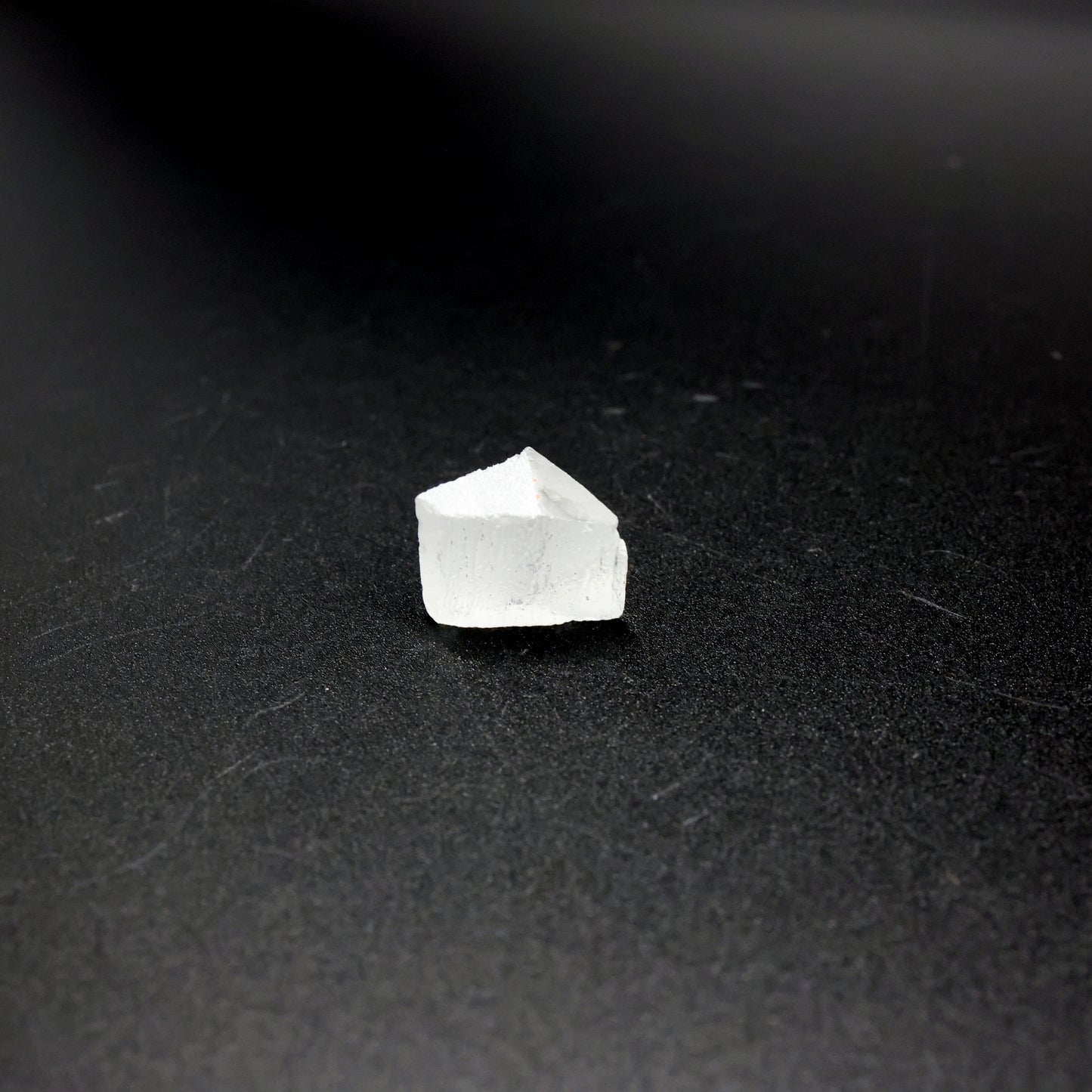 LYSO (Lutetium-Yttrium Oxyorthosilicate) Rough – High-Density Fluorescent Crystal
