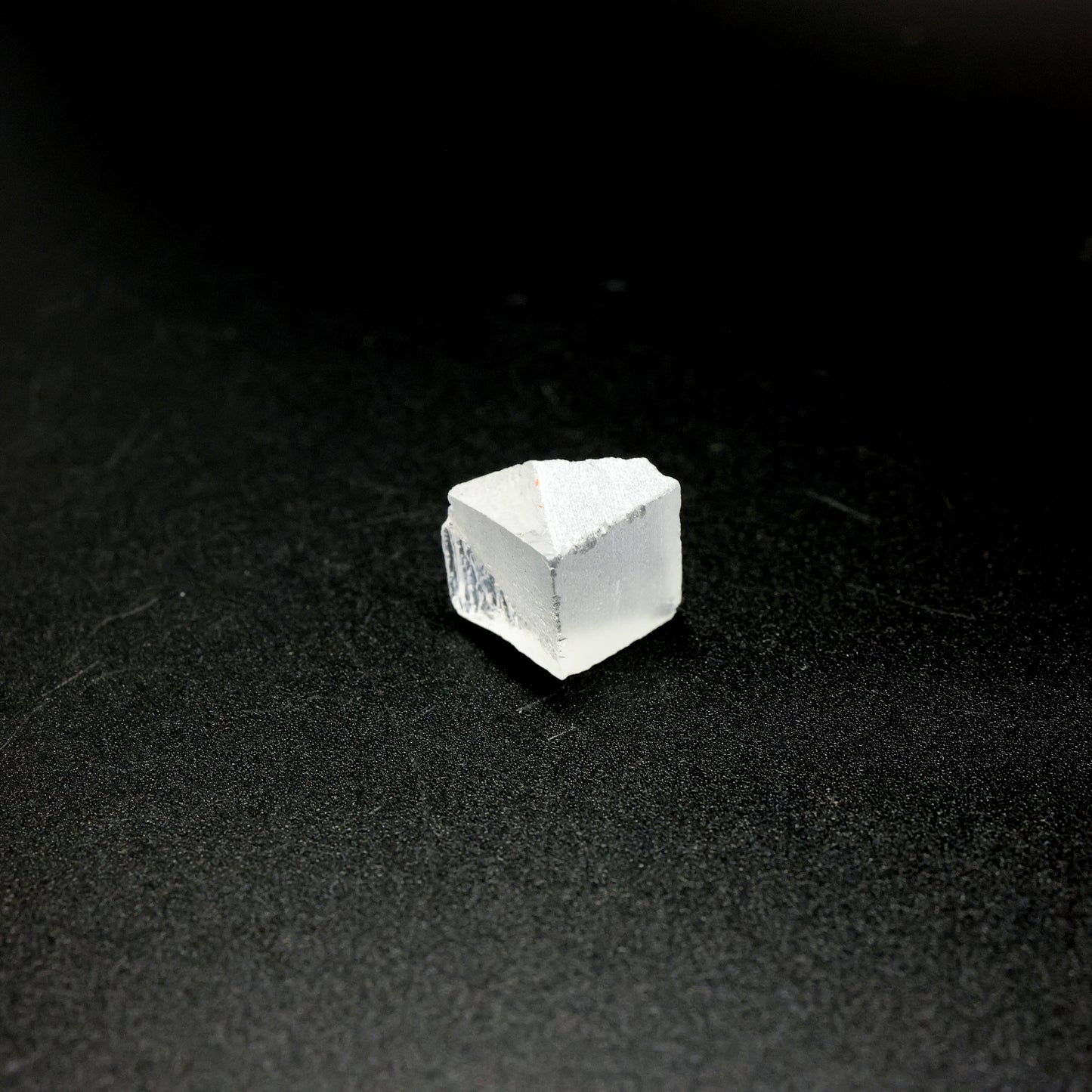 LYSO (Lutetium-Yttrium Oxyorthosilicate) Rough – High-Density Fluorescent Crystal