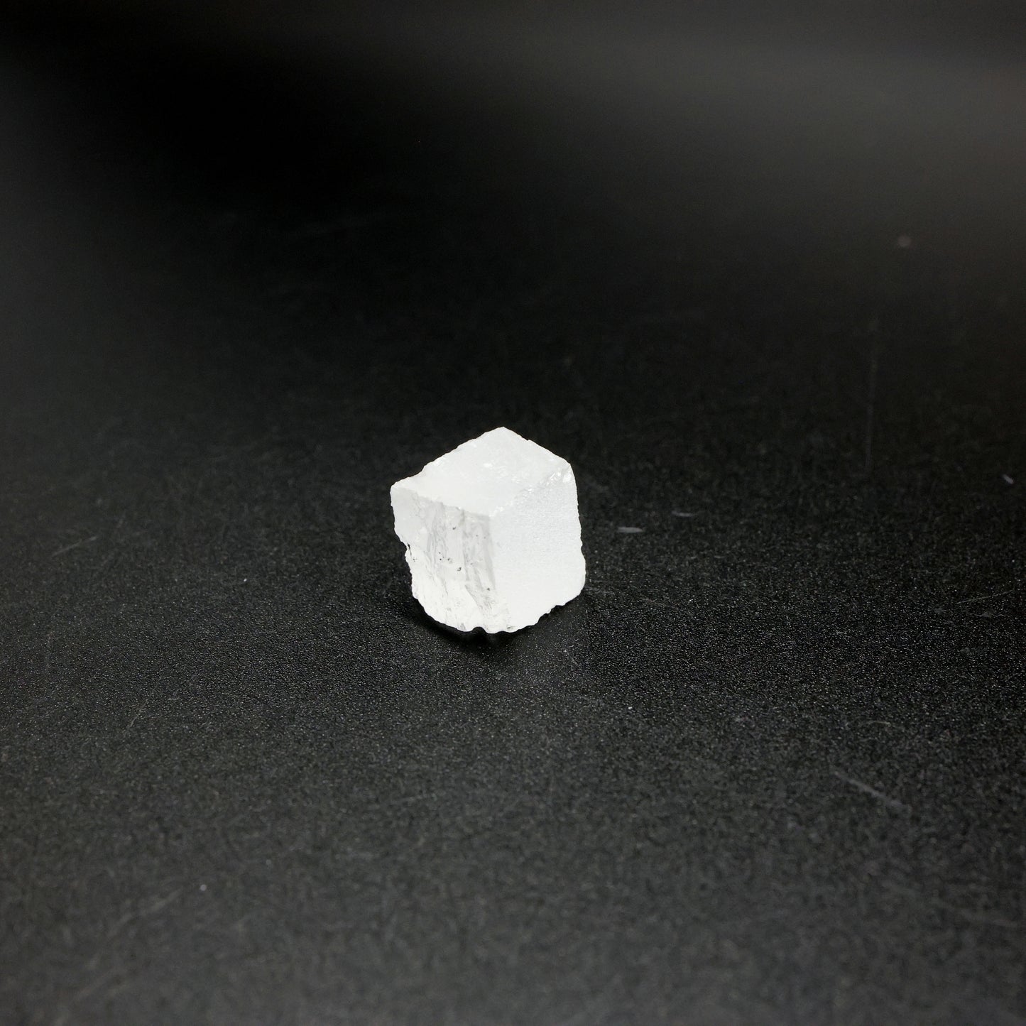 LYSO (Lutetium-Yttrium Oxyorthosilicate) Rough – High-Density Fluorescent Crystal