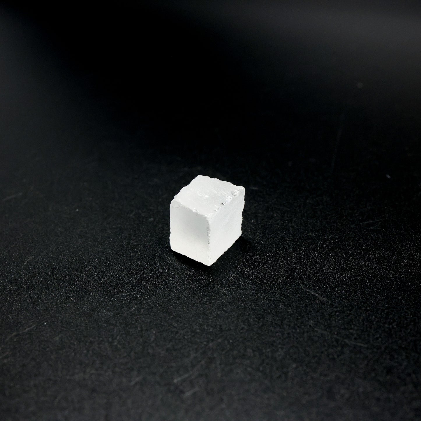 LYSO (Lutetium-Yttrium Oxyorthosilicate) Rough – High-Density Fluorescent Crystal