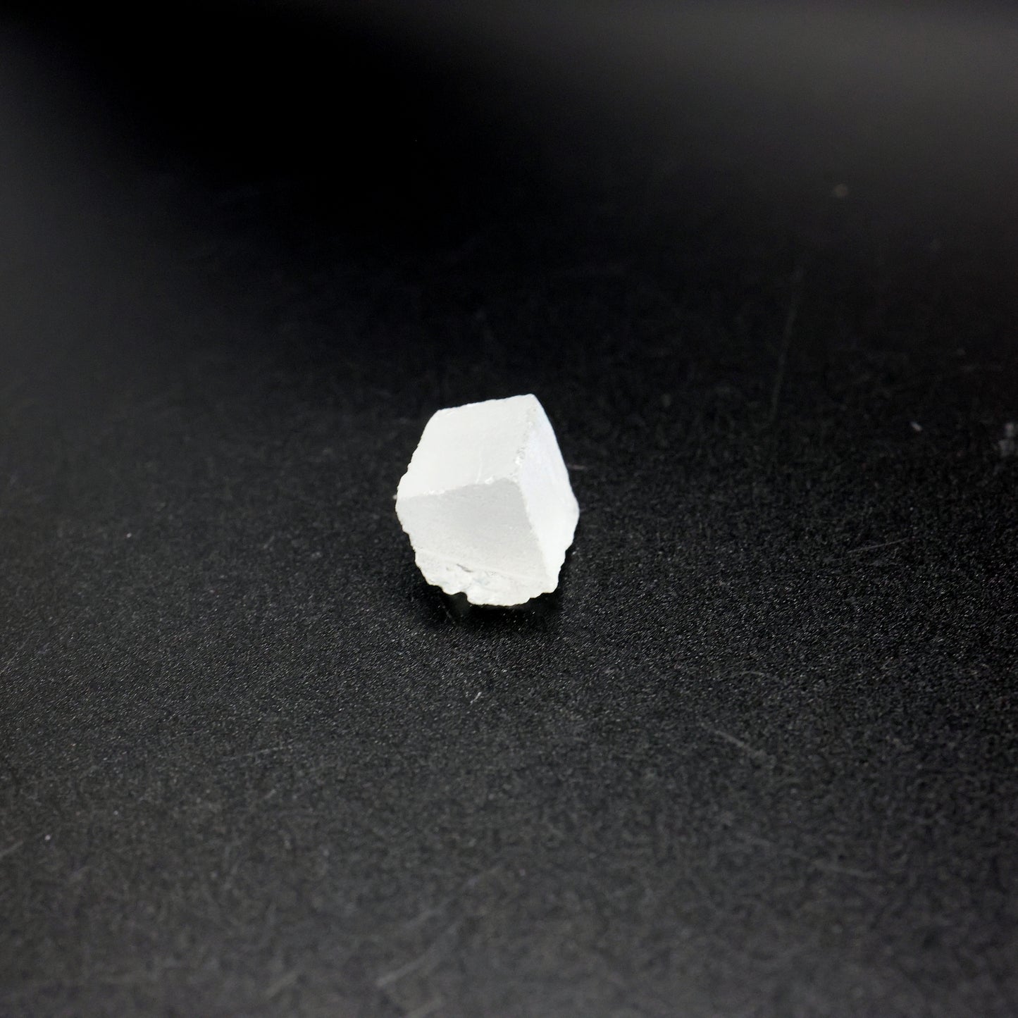 LYSO (Lutetium-Yttrium Oxyorthosilicate) Rough – High-Density Fluorescent Crystal
