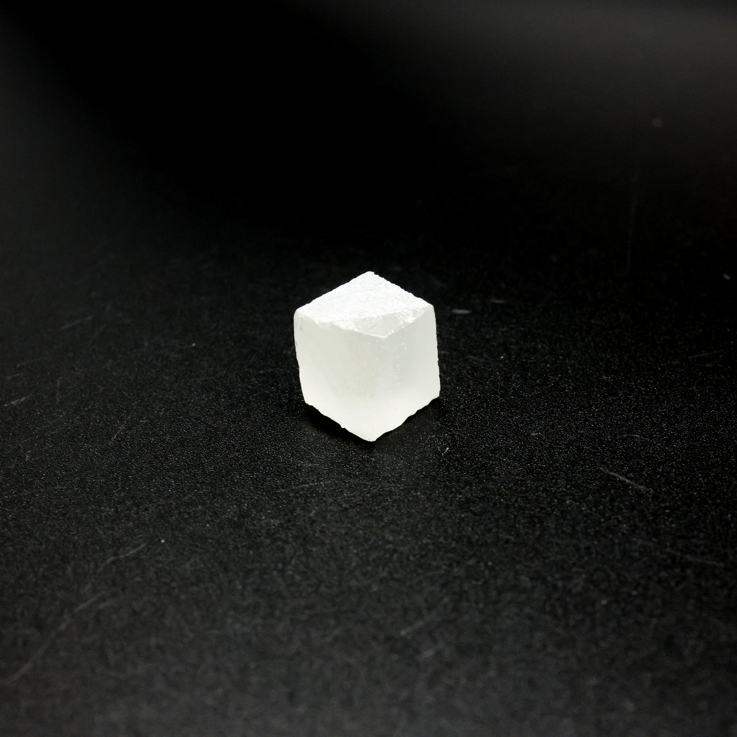 LYSO (Lutetium-Yttrium Oxyorthosilicate) Rough – High-Density Fluorescent Crystal