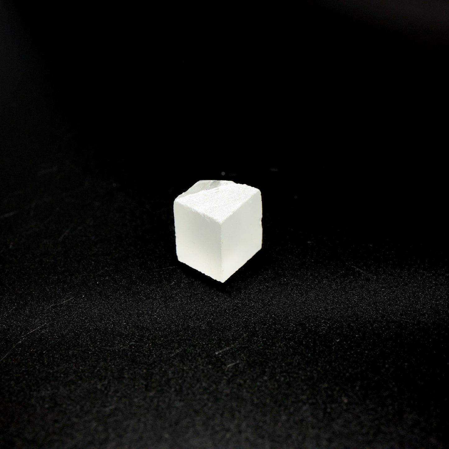 LYSO (Lutetium-Yttrium Oxyorthosilicate) Rough – High-Density Fluorescent Crystal