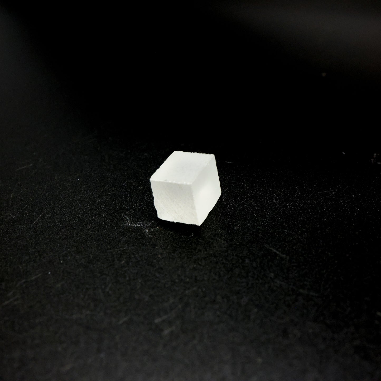 LYSO (Lutetium-Yttrium Oxyorthosilicate) Rough – High-Density Fluorescent Crystal