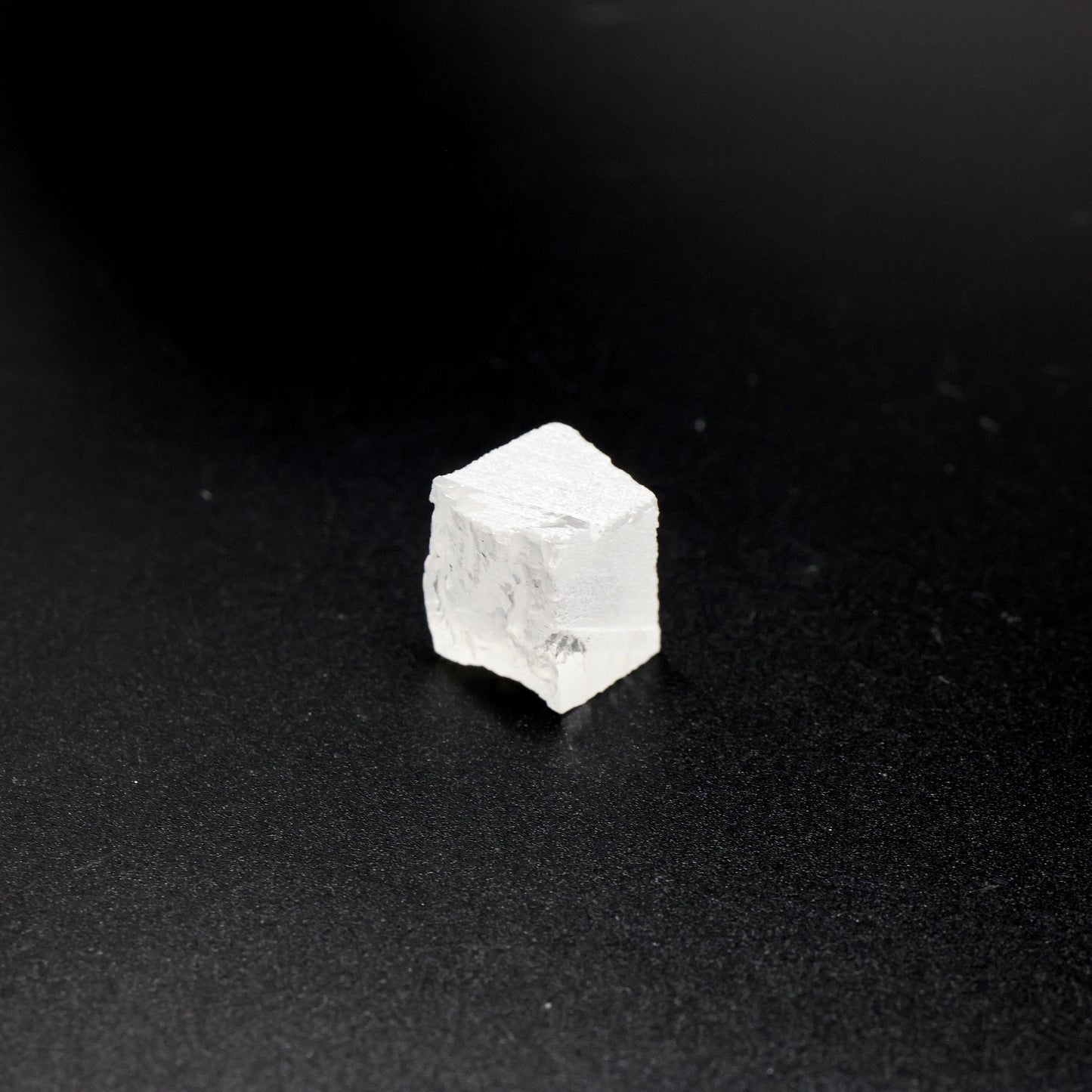 LYSO (Lutetium-Yttrium Oxyorthosilicate) Rough – High-Density Fluorescent Crystal