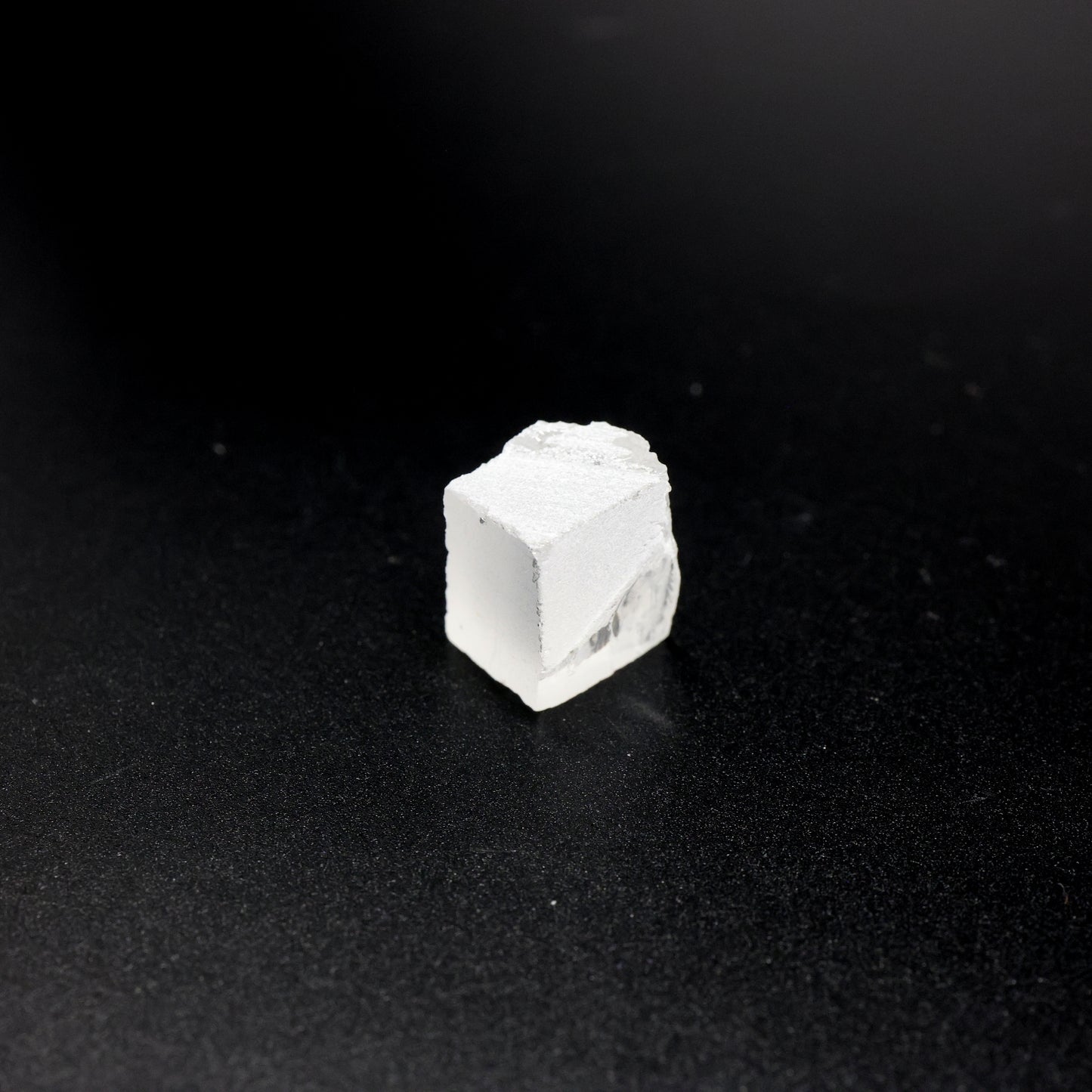 LYSO (Lutetium-Yttrium Oxyorthosilicate) Rough – High-Density Fluorescent Crystal