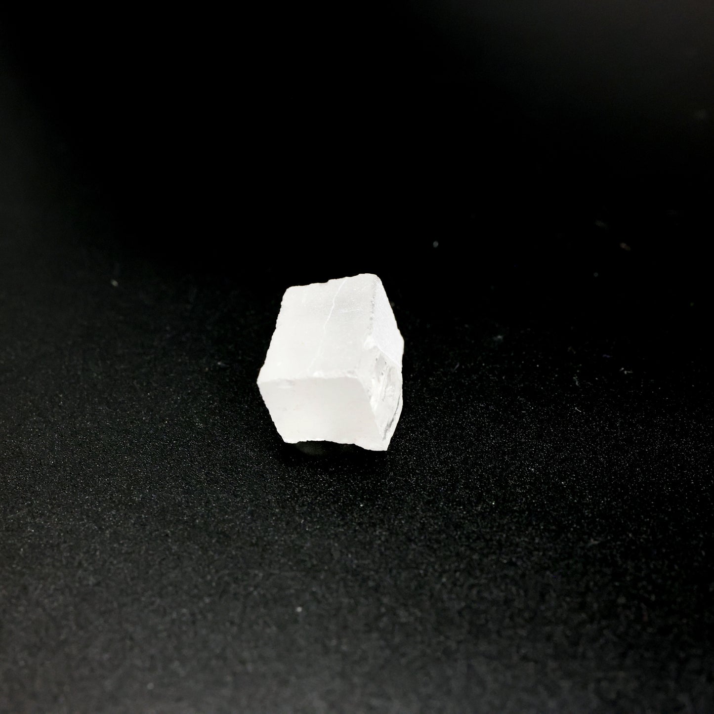 LYSO (Lutetium-Yttrium Oxyorthosilicate) Rough – High-Density Fluorescent Crystal