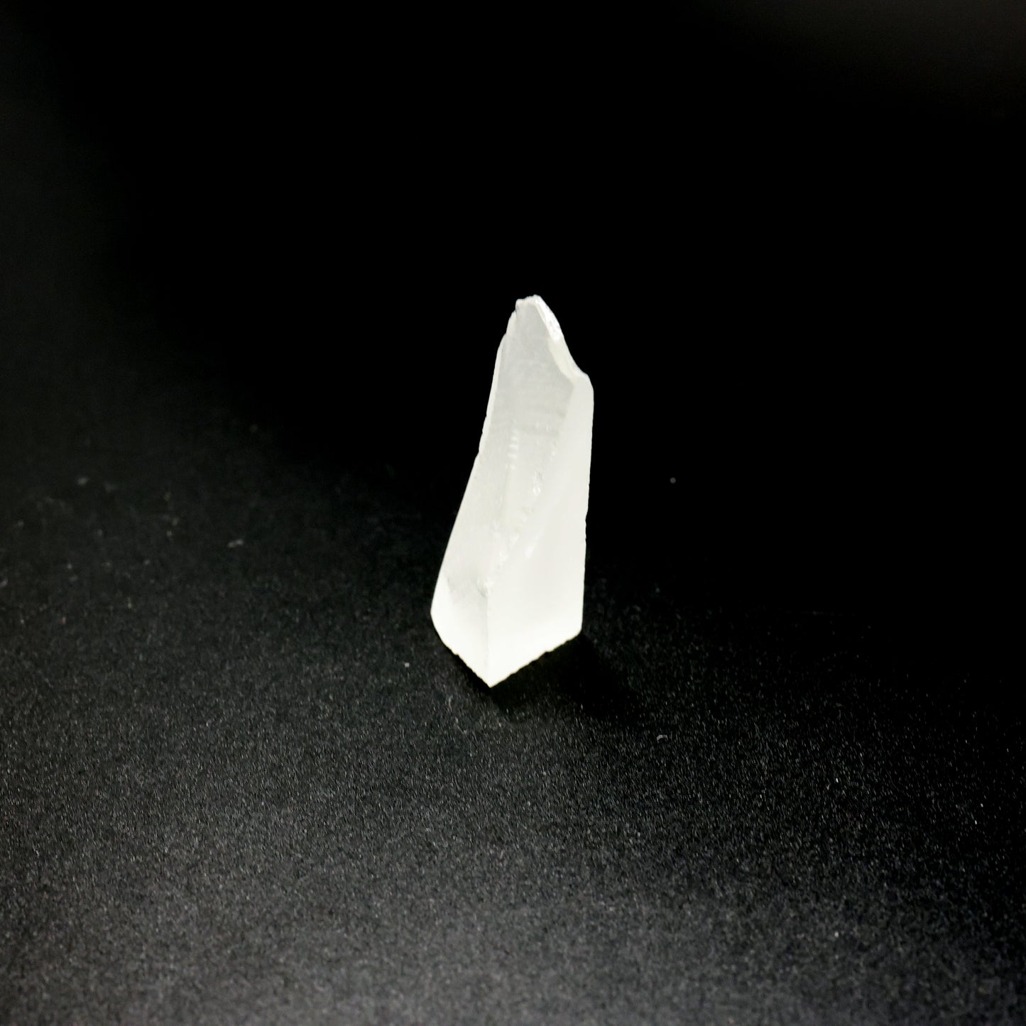 LYSO (Lutetium-Yttrium Oxyorthosilicate) Rough – High-Density Fluorescent Crystal