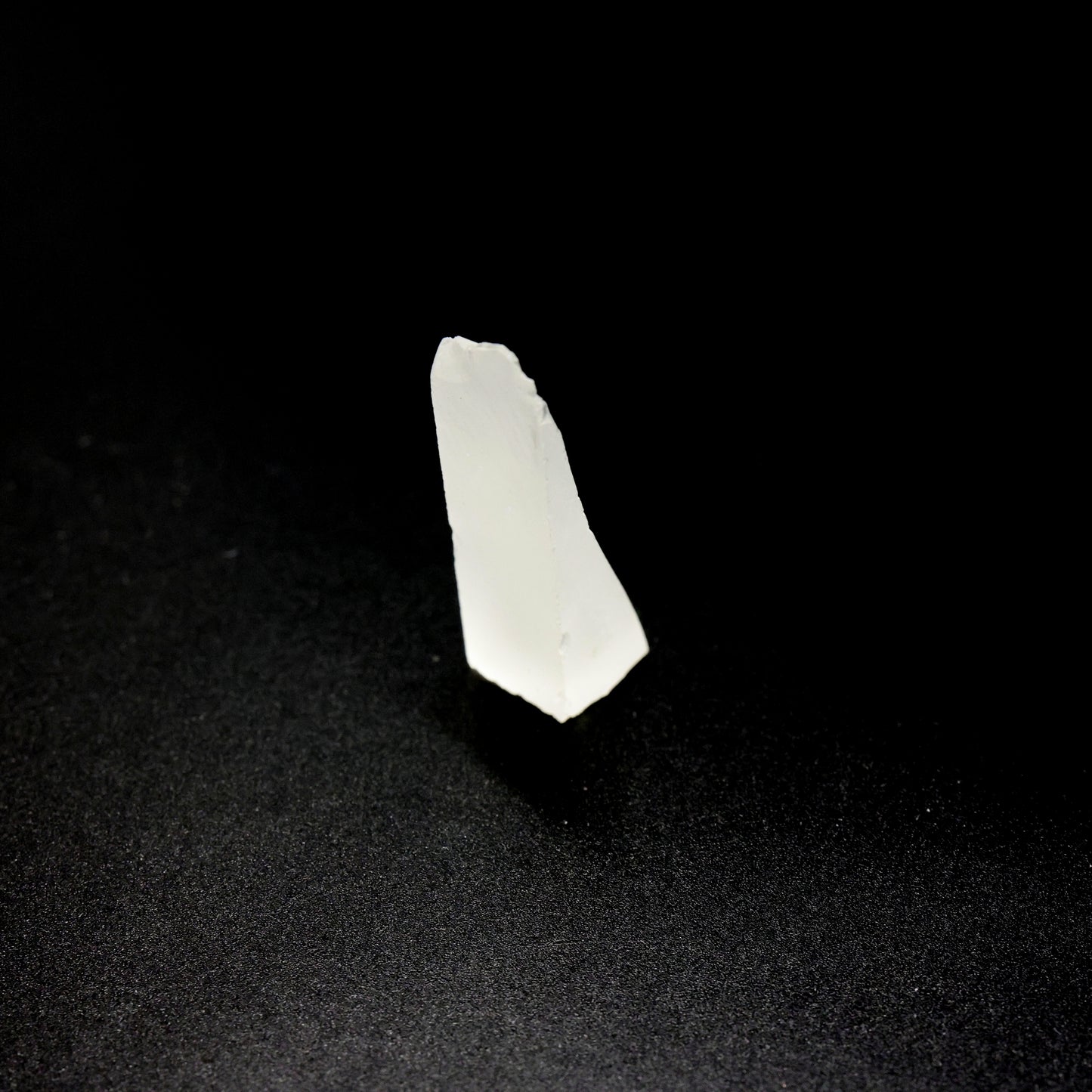 LYSO (Lutetium-Yttrium Oxyorthosilicate) Rough – High-Density Fluorescent Crystal