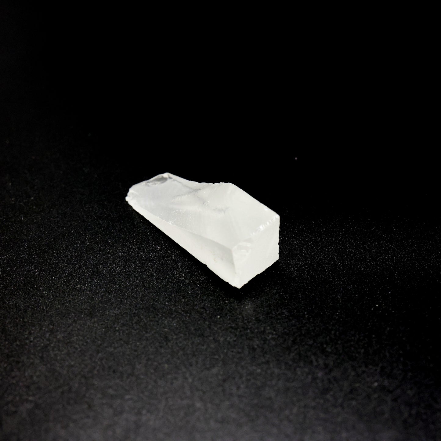 LYSO (Lutetium-Yttrium Oxyorthosilicate) Rough – High-Density Fluorescent Crystal
