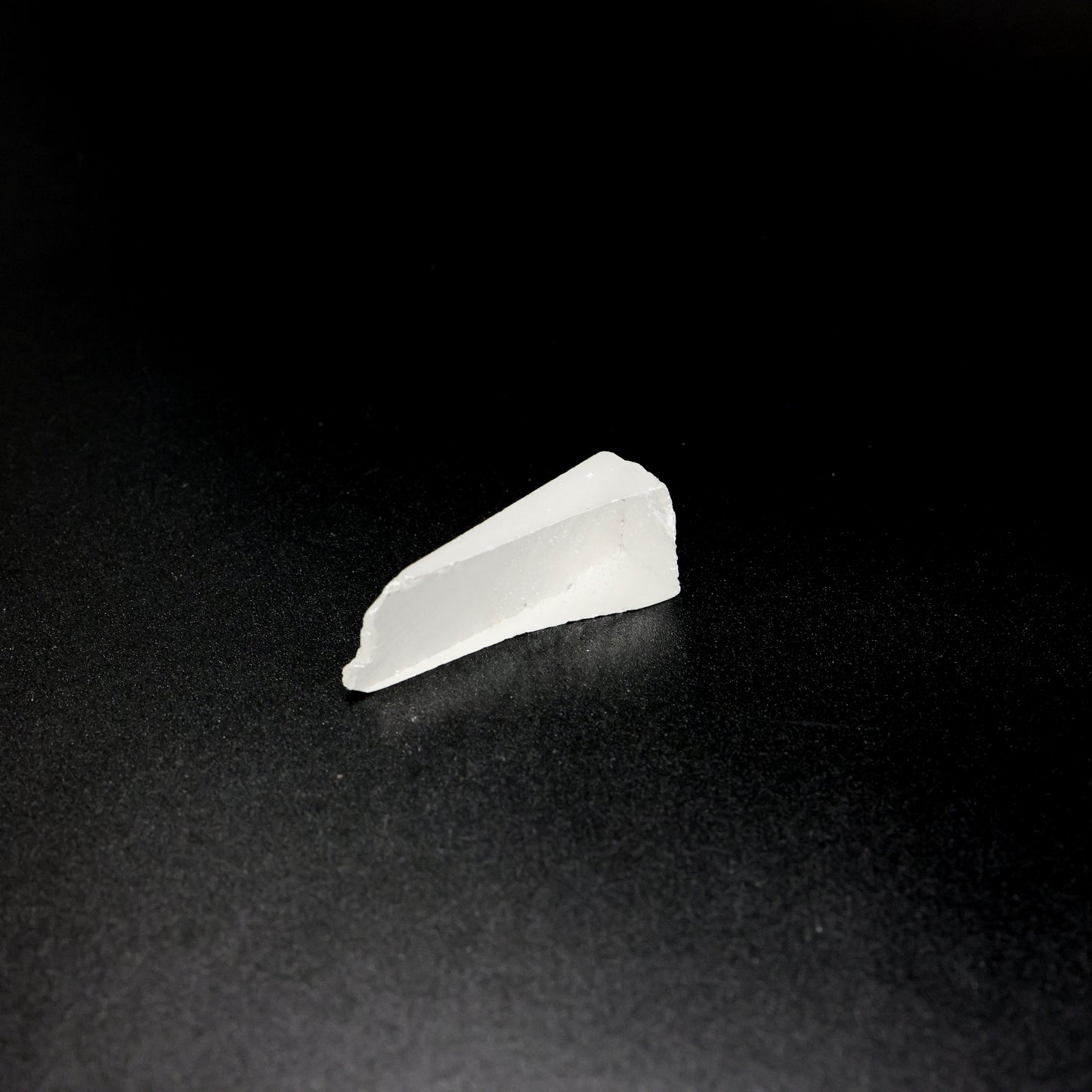 LYSO (Lutetium-Yttrium Oxyorthosilicate) Rough – High-Density Fluorescent Crystal